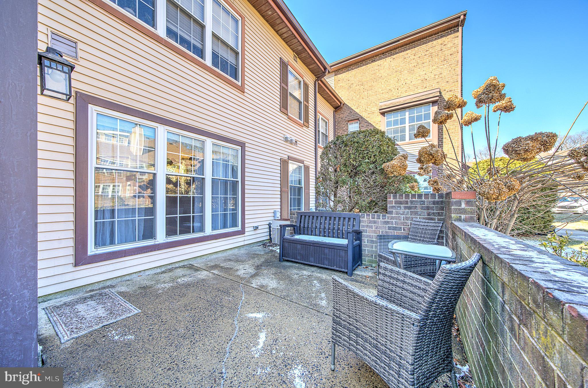 SAW MILL VALLEY - Residential