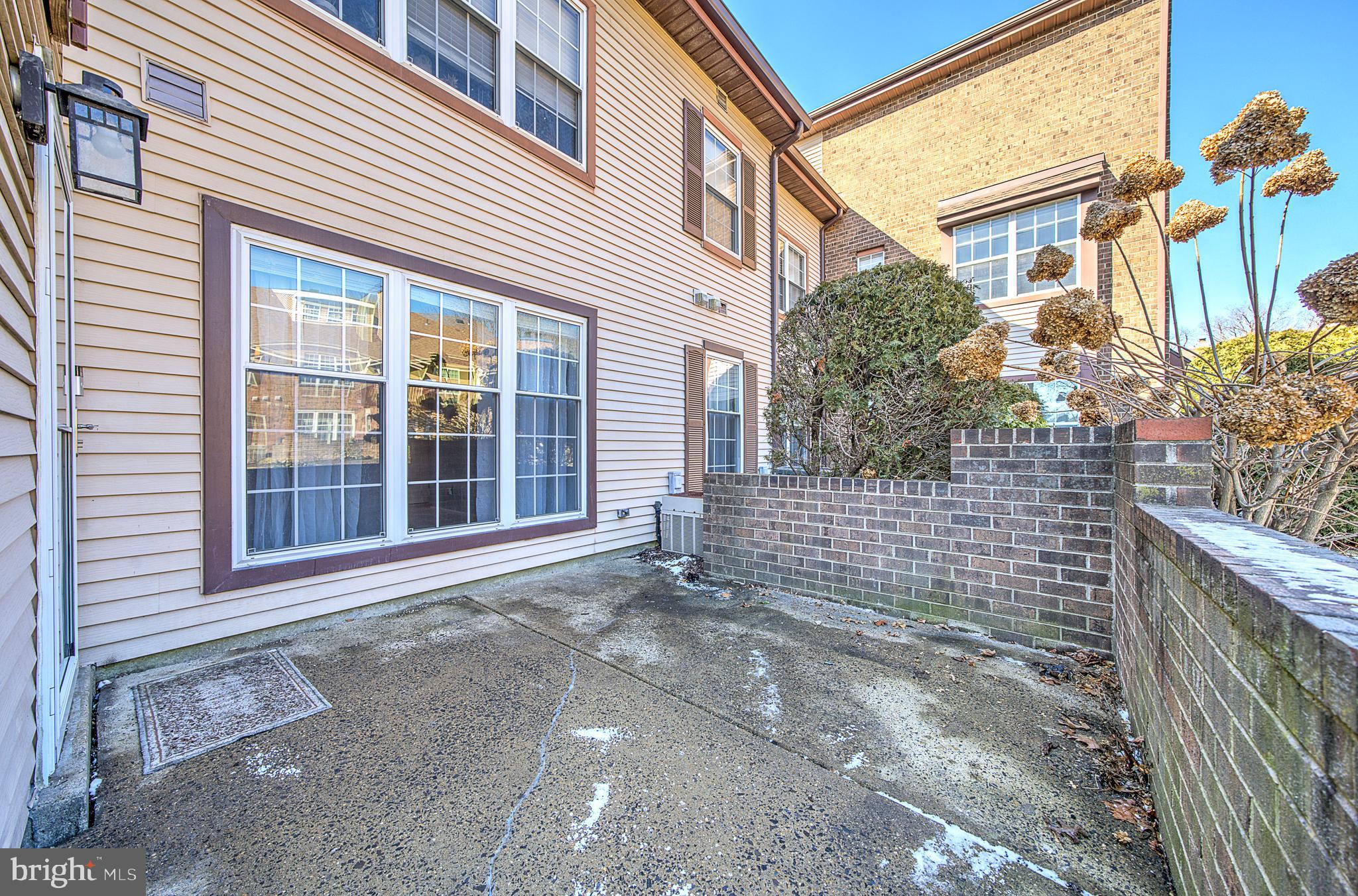 SAW MILL VALLEY - Residential