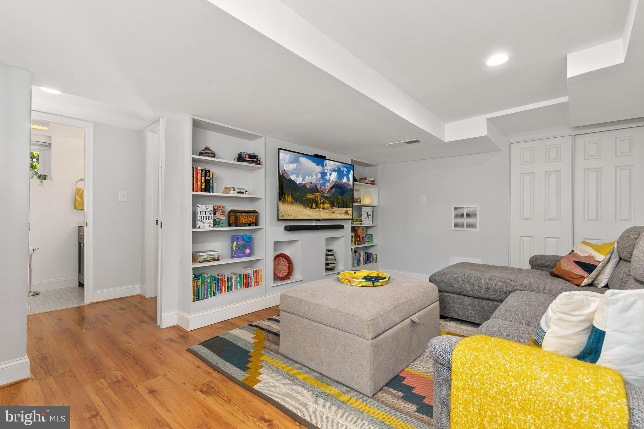 OAKLAND TERRACE - Residential