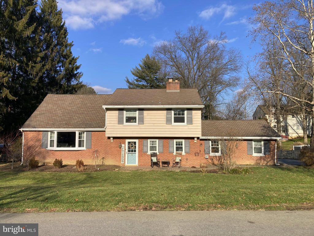Photo of 1129 Colonial Road, Lancaster, PA 17603 (MLS # PALA2045176)