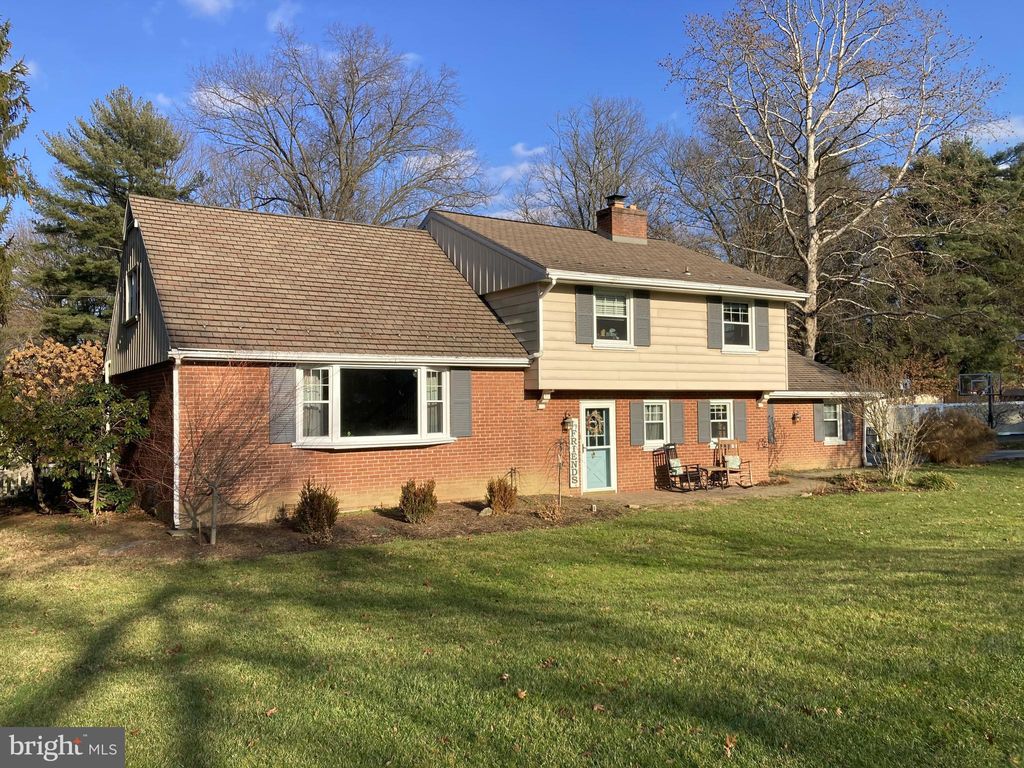Photo of 1129 Colonial Road, Lancaster, PA 17603 (MLS # PALA2045176)