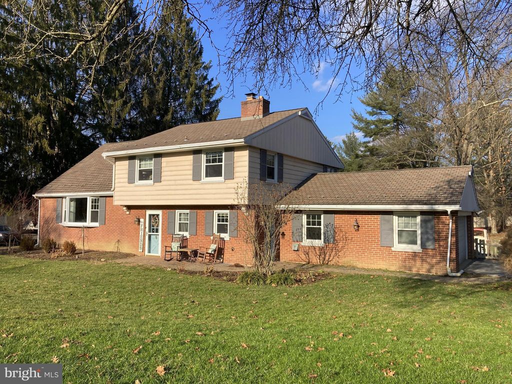 Photo of 1129 Colonial Road, Lancaster, PA 17603 (MLS # PALA2045176)