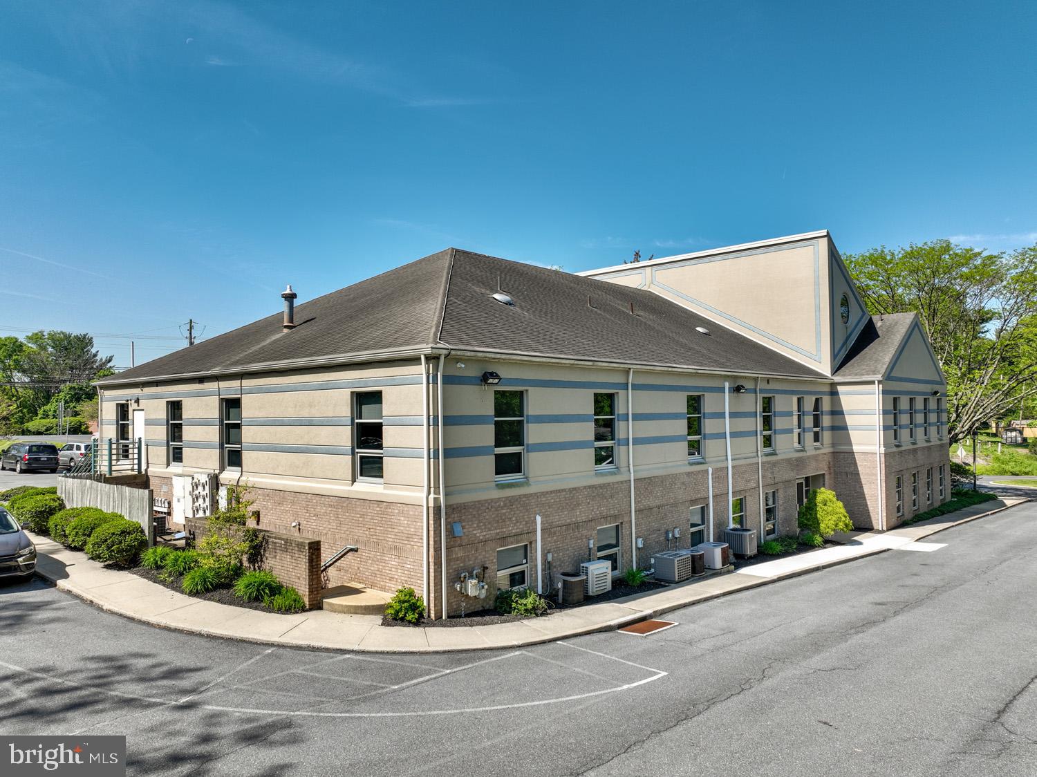 2301 COLUMBIA AVENUE LAB