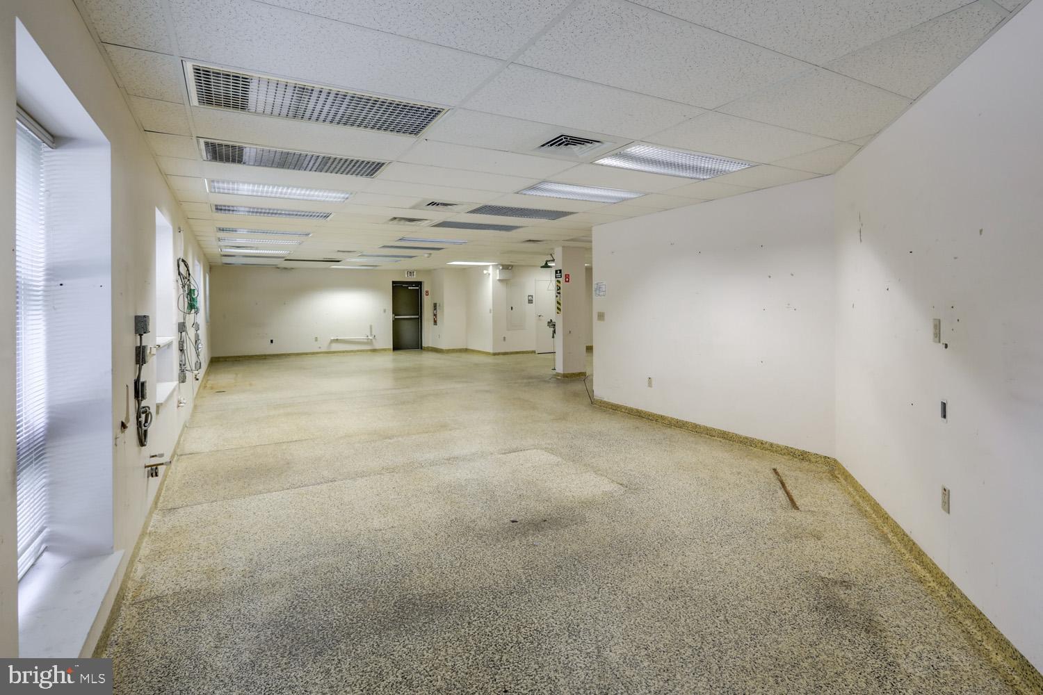 2301 COLUMBIA AVENUE LAB
