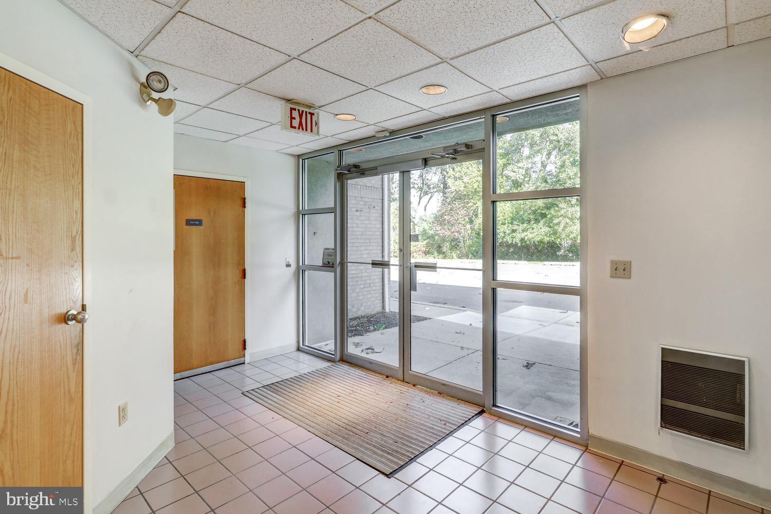 2301 COLUMBIA AVENUE LAB