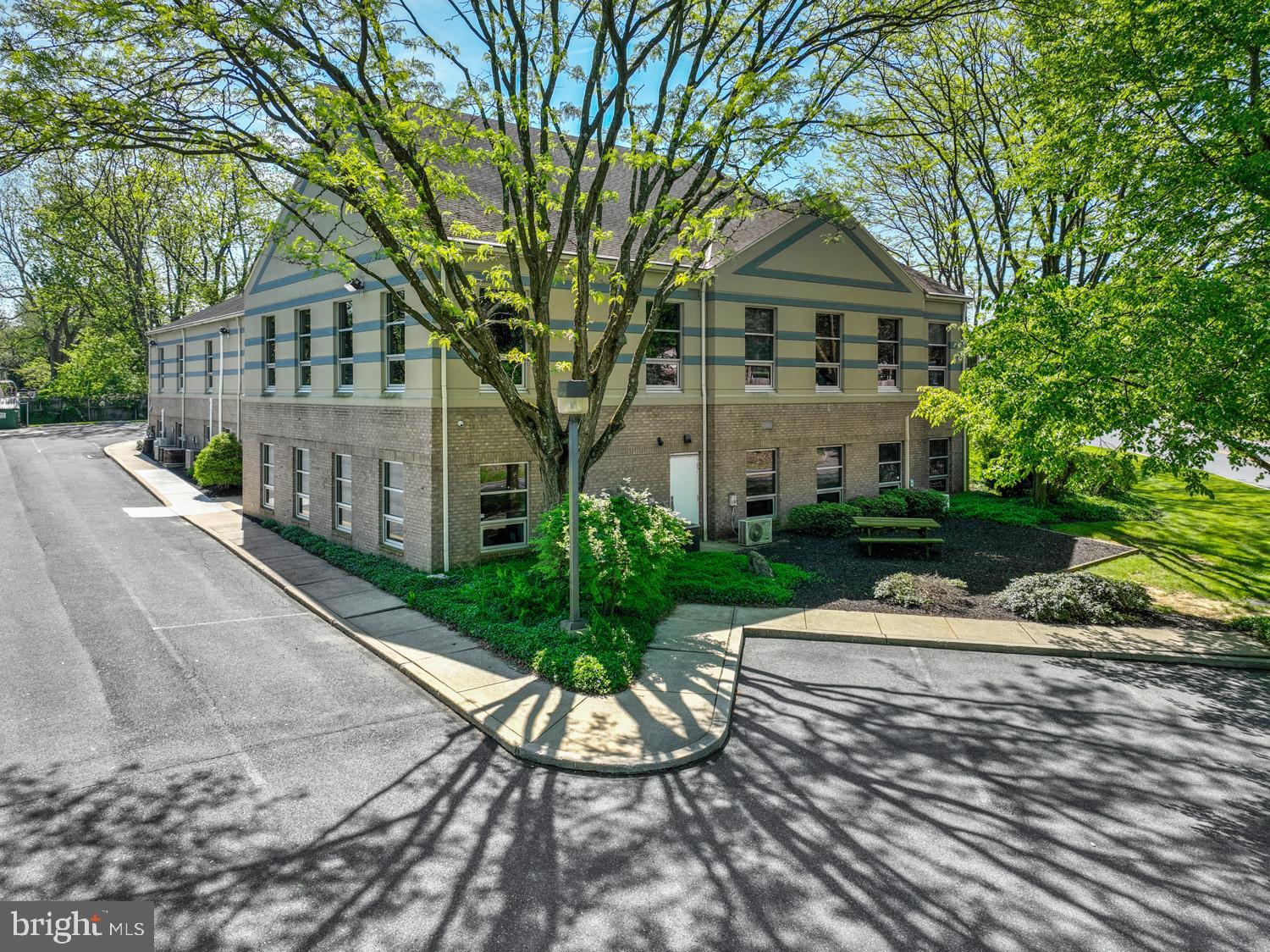 2301 COLUMBIA AVENUE LAB