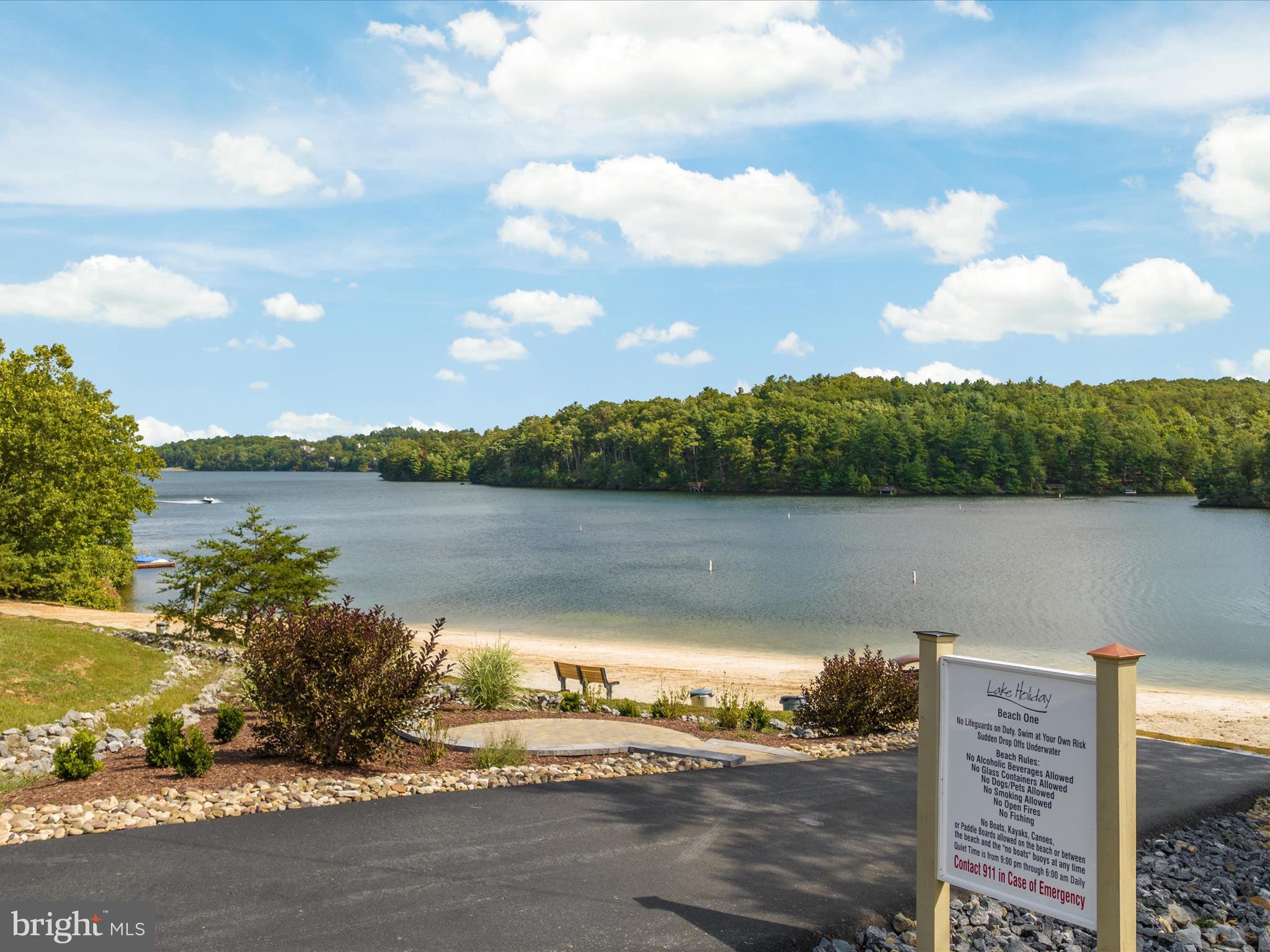 LAKE HOLIDAY ESTATES - Residential