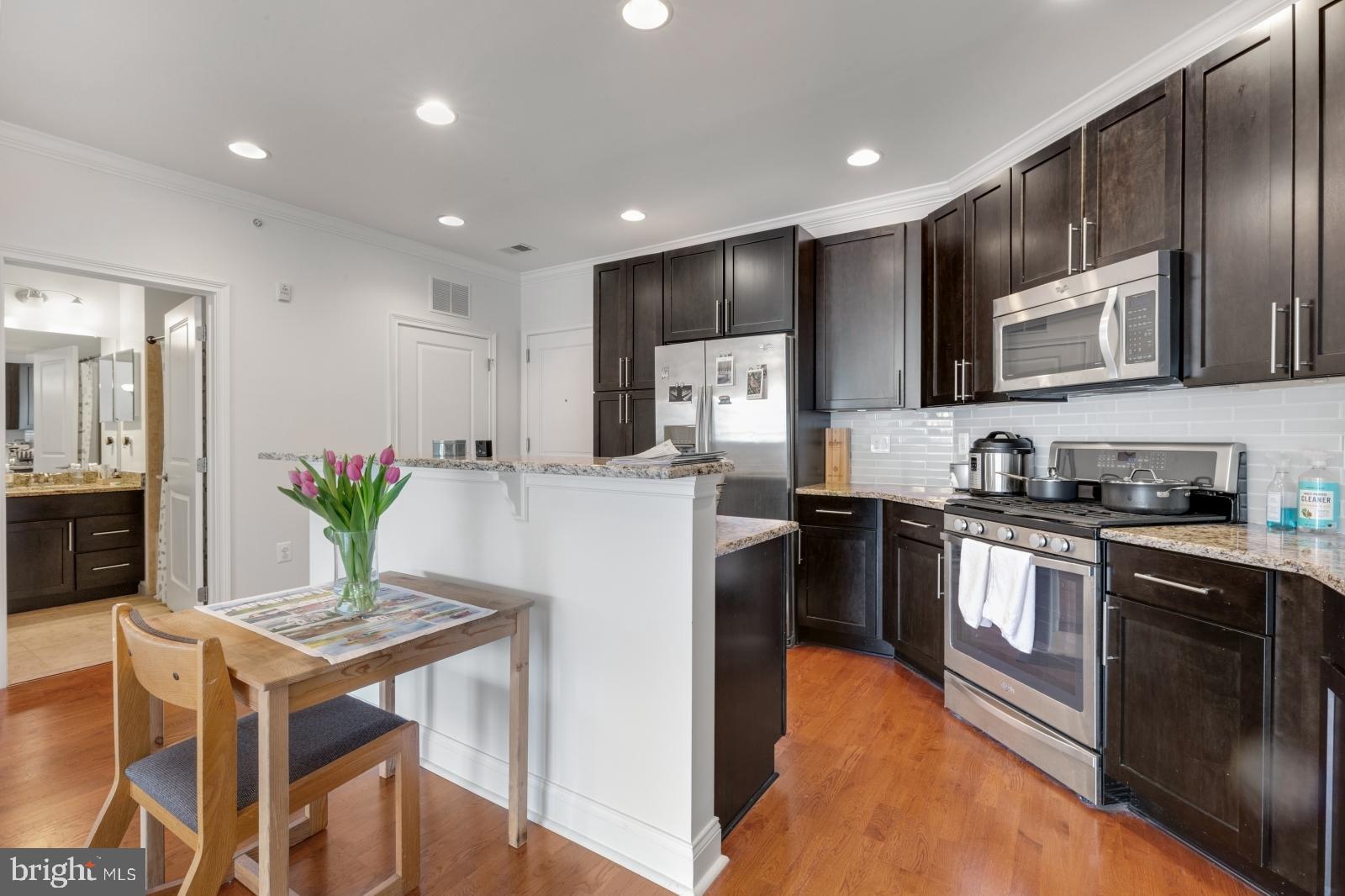 NAVAL SQUARE - Residential Lease