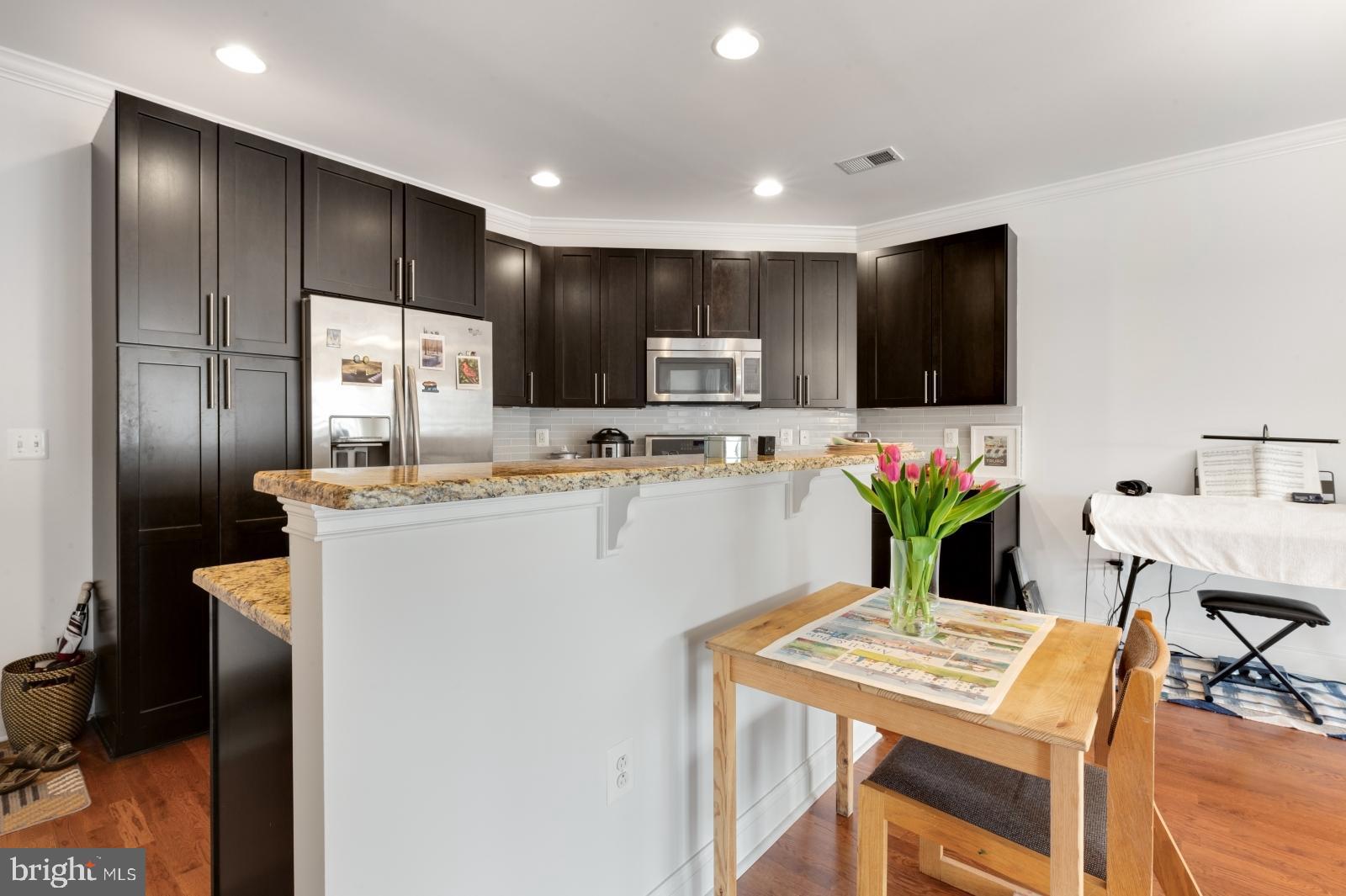 NAVAL SQUARE - Residential Lease