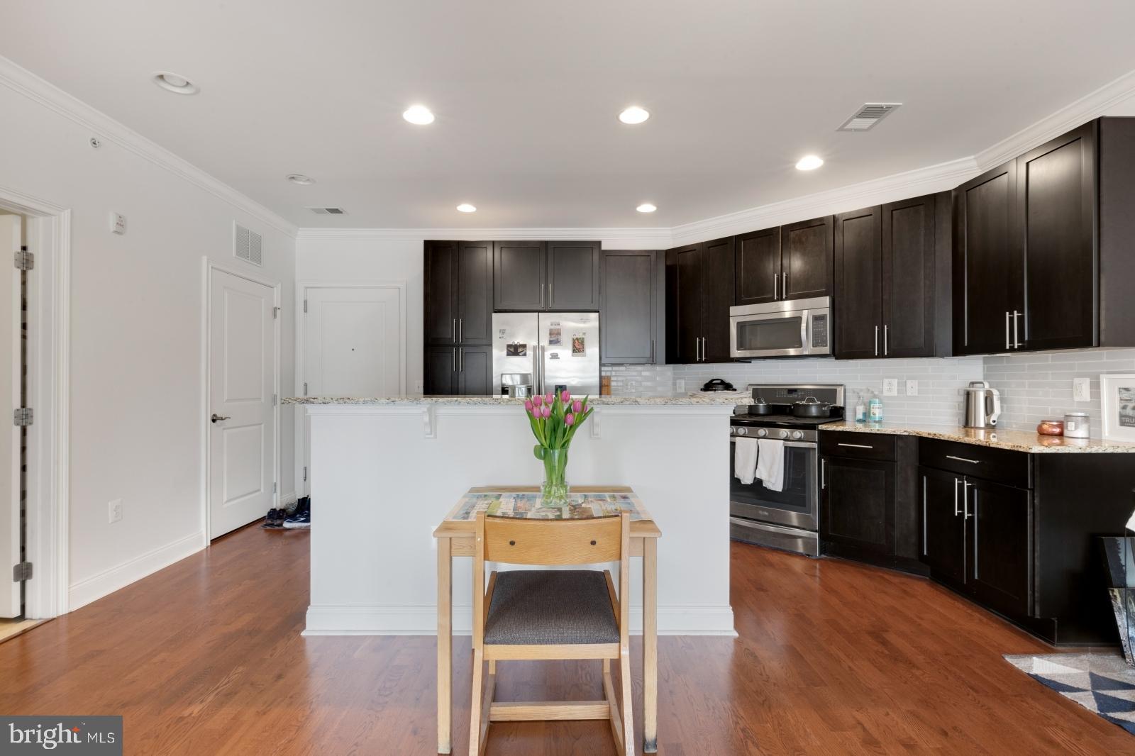 NAVAL SQUARE - Residential Lease