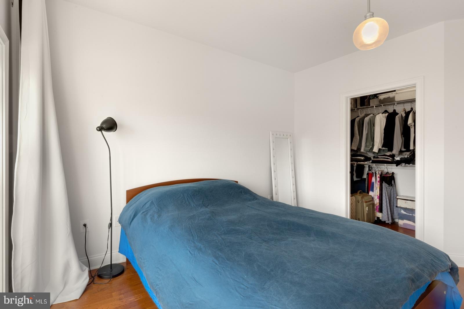 NAVAL SQUARE - Residential Lease