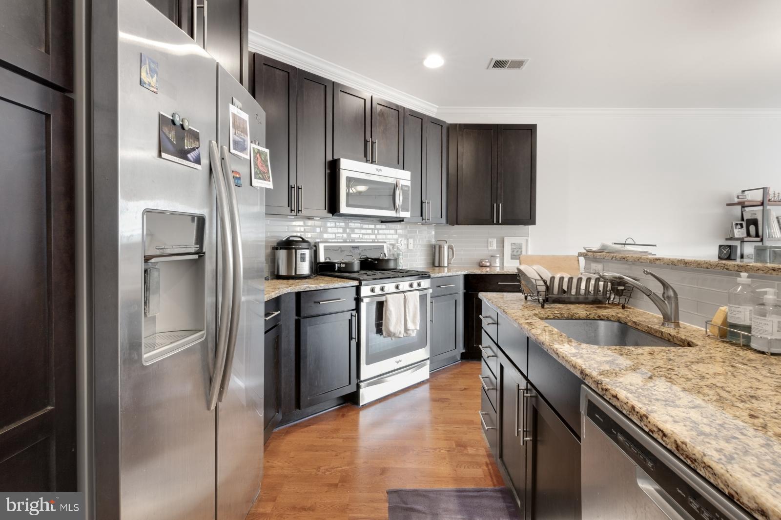 NAVAL SQUARE - Residential Lease