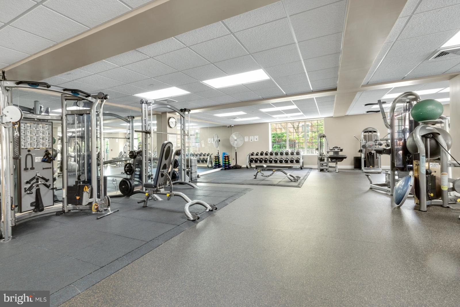 NAVAL SQUARE - Residential Lease