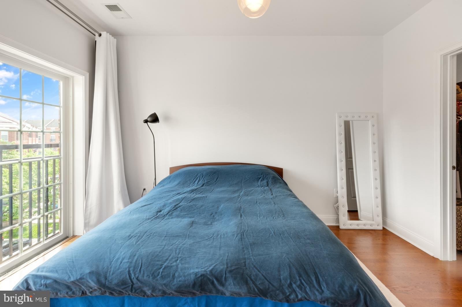 NAVAL SQUARE - Residential Lease