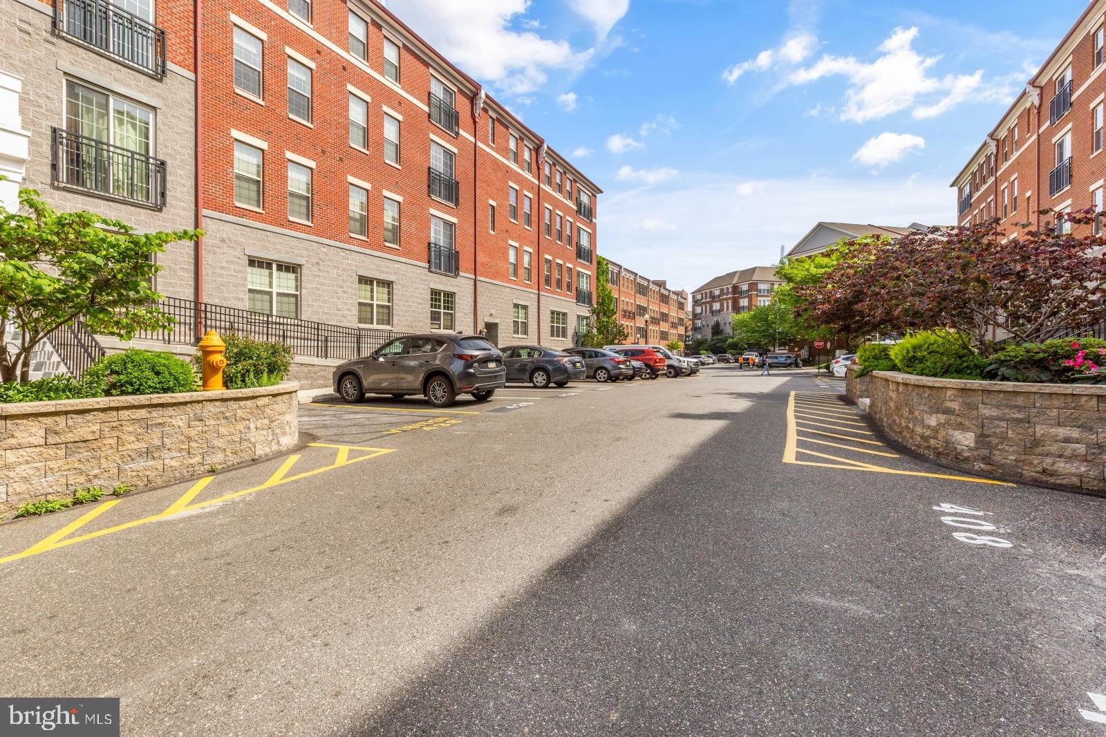 NAVAL SQUARE - Residential Lease