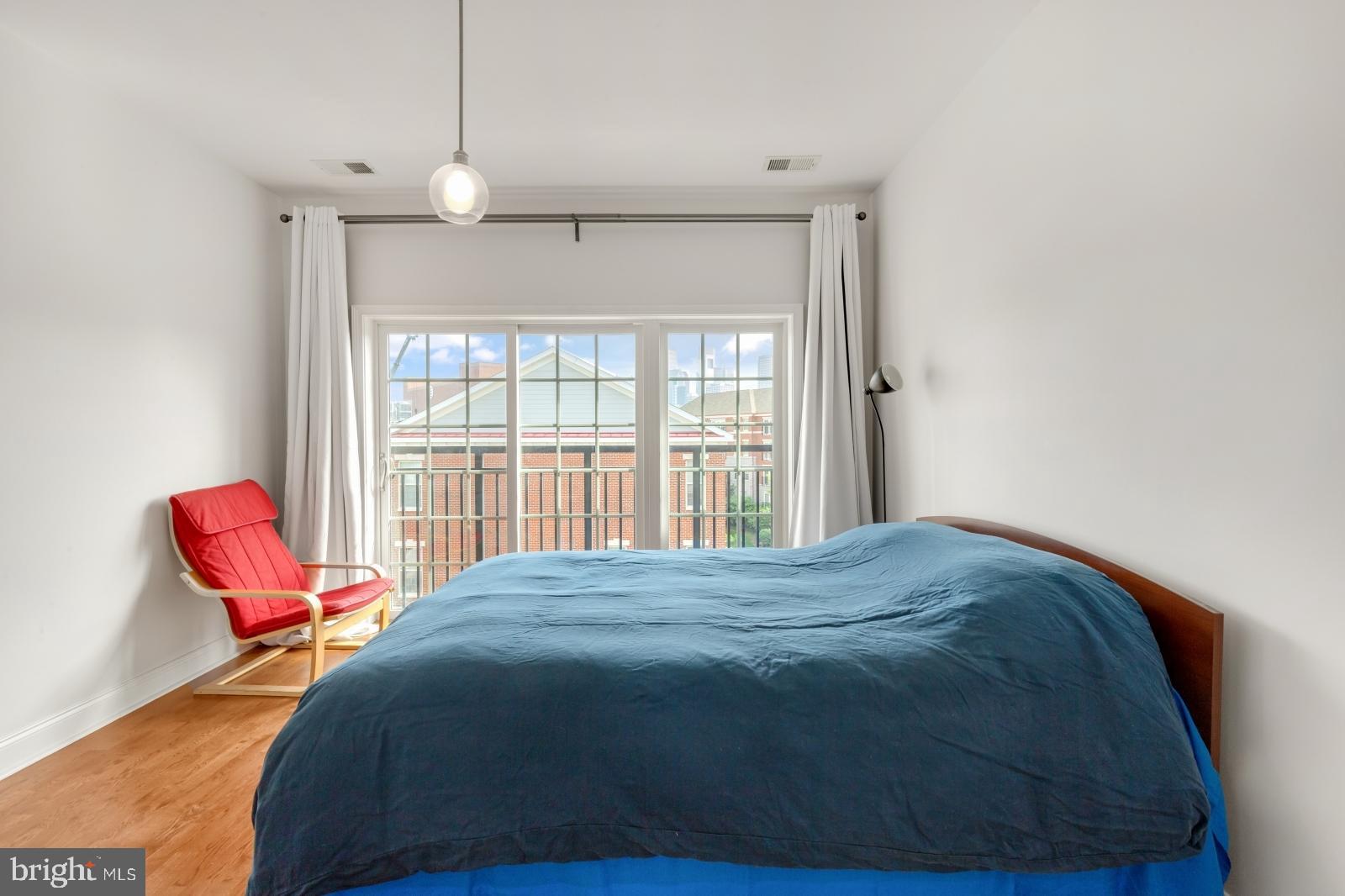 NAVAL SQUARE - Residential Lease