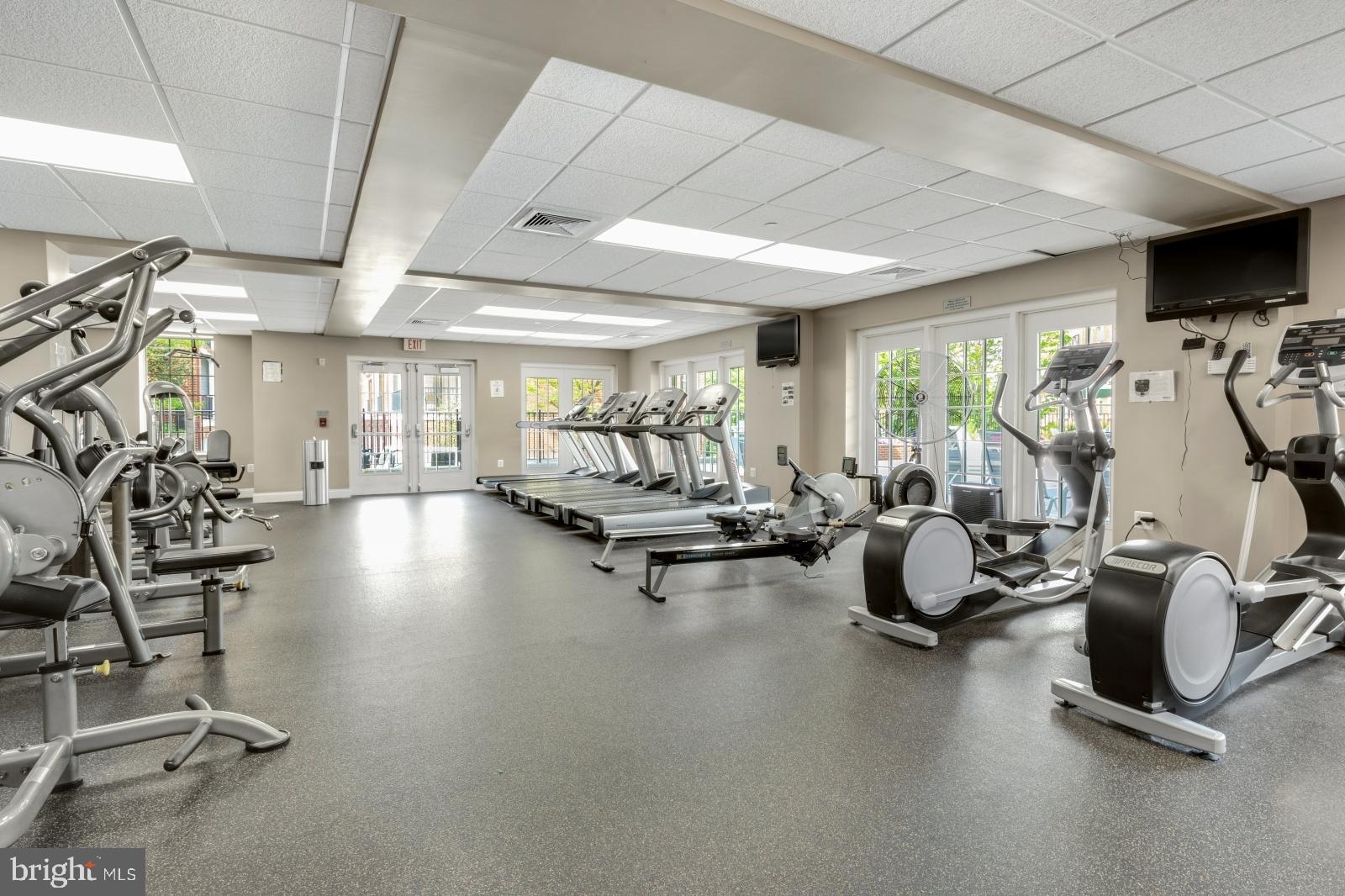 NAVAL SQUARE - Residential Lease