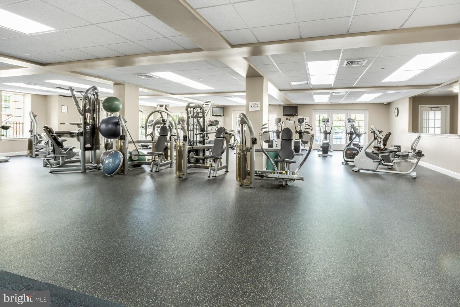 NAVAL SQUARE - Residential Lease