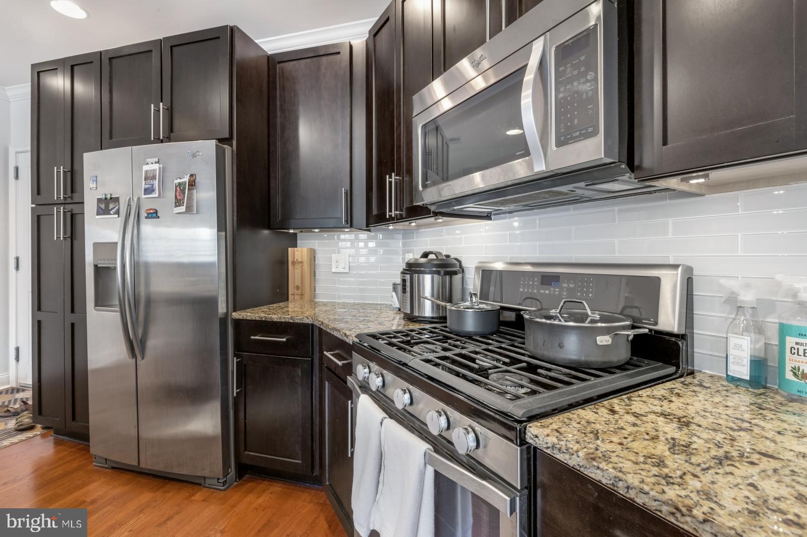 NAVAL SQUARE - Residential Lease