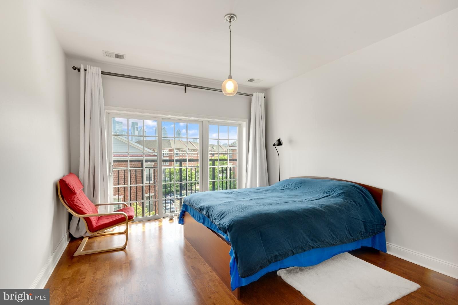 NAVAL SQUARE - Residential Lease