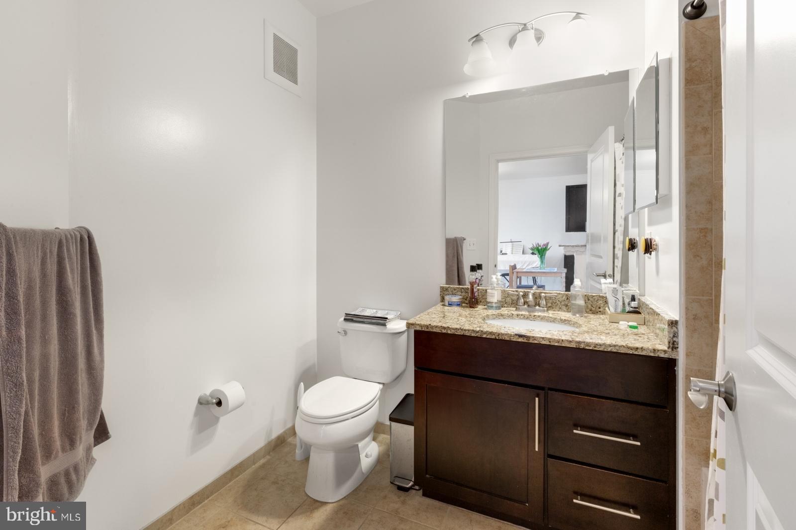 NAVAL SQUARE - Residential Lease