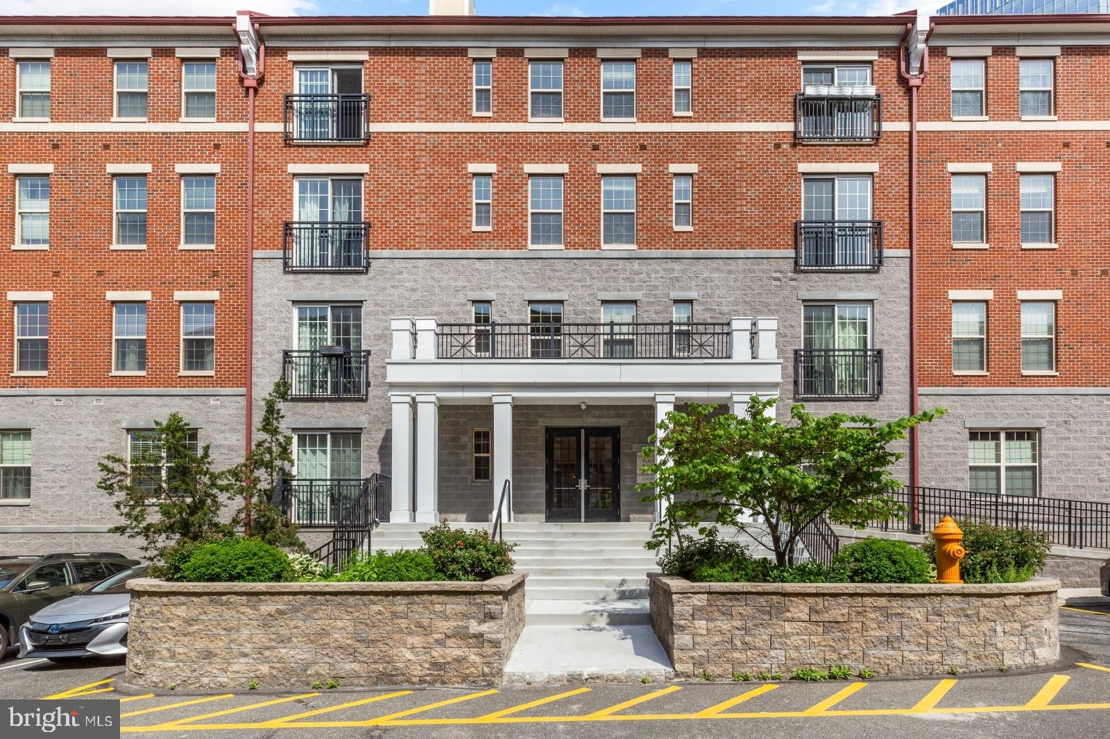 NAVAL SQUARE - Residential Lease