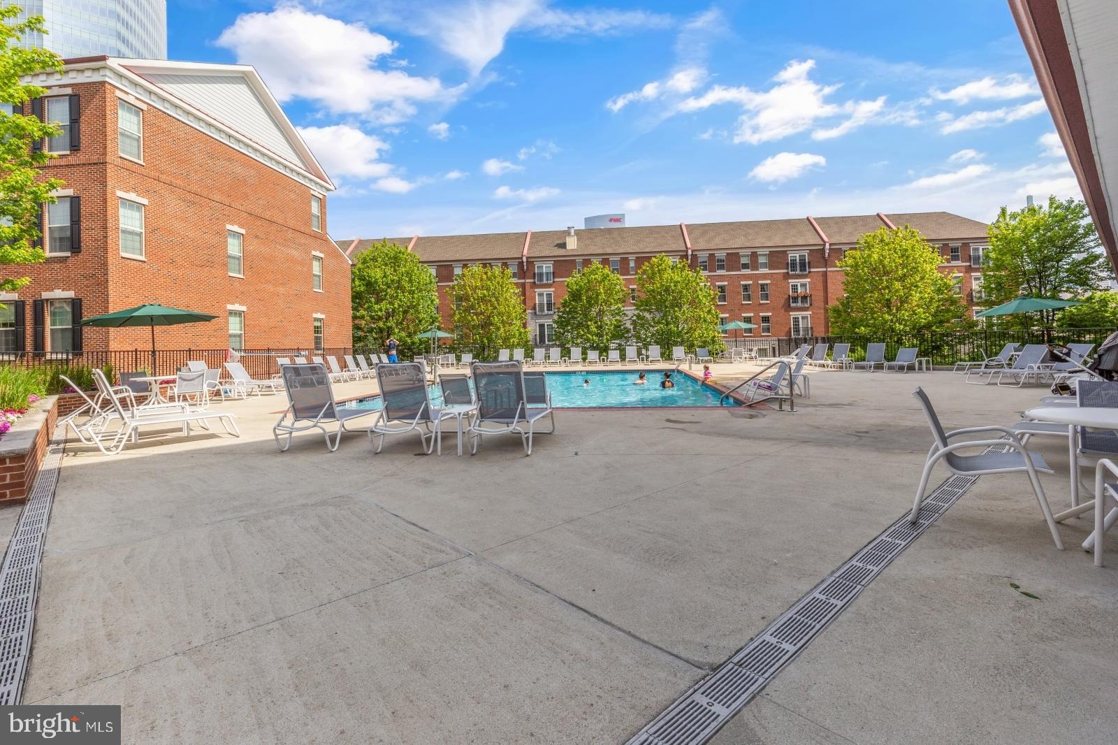 NAVAL SQUARE - Residential Lease