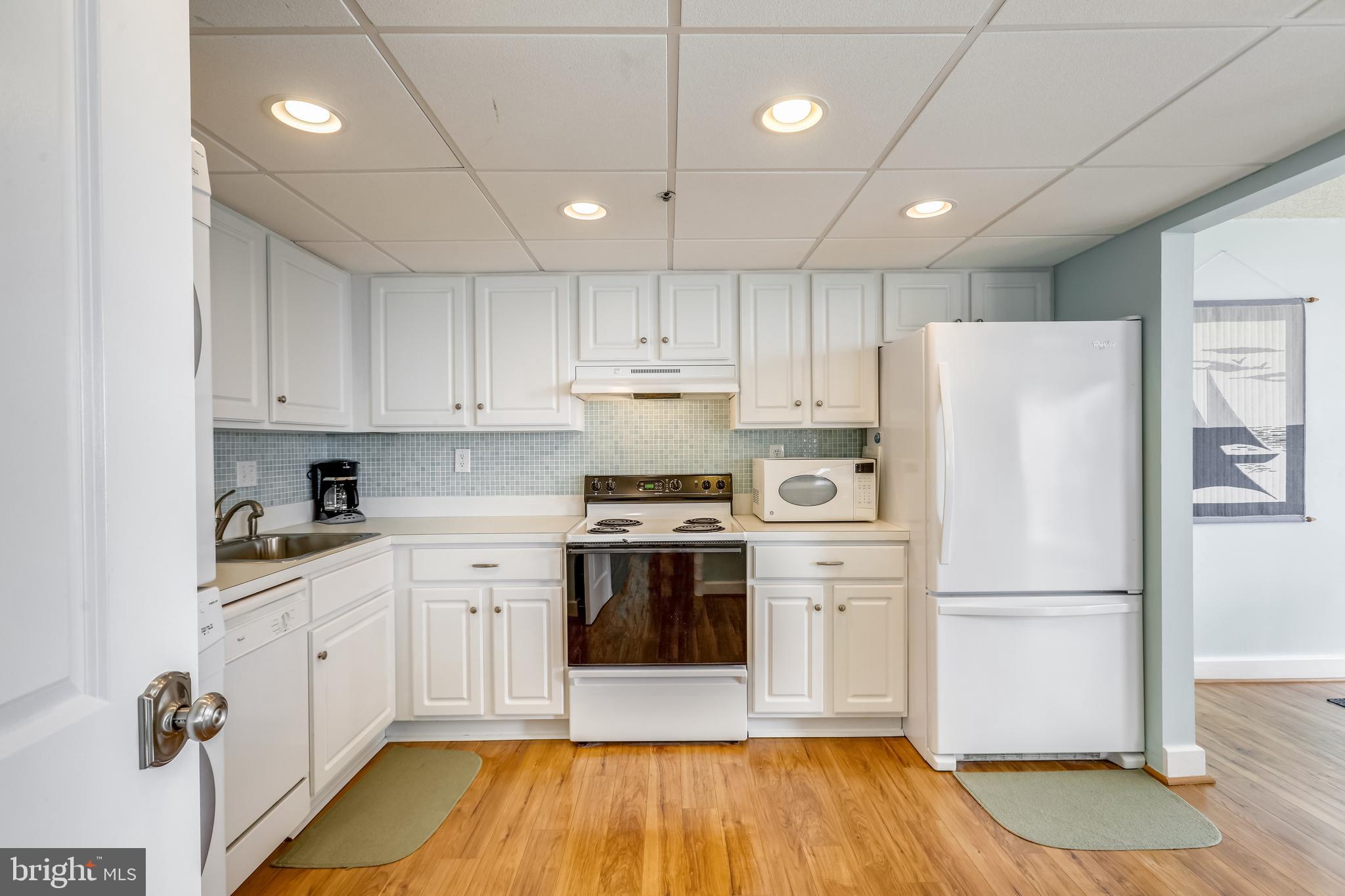 "WILD WAVE" - Residential