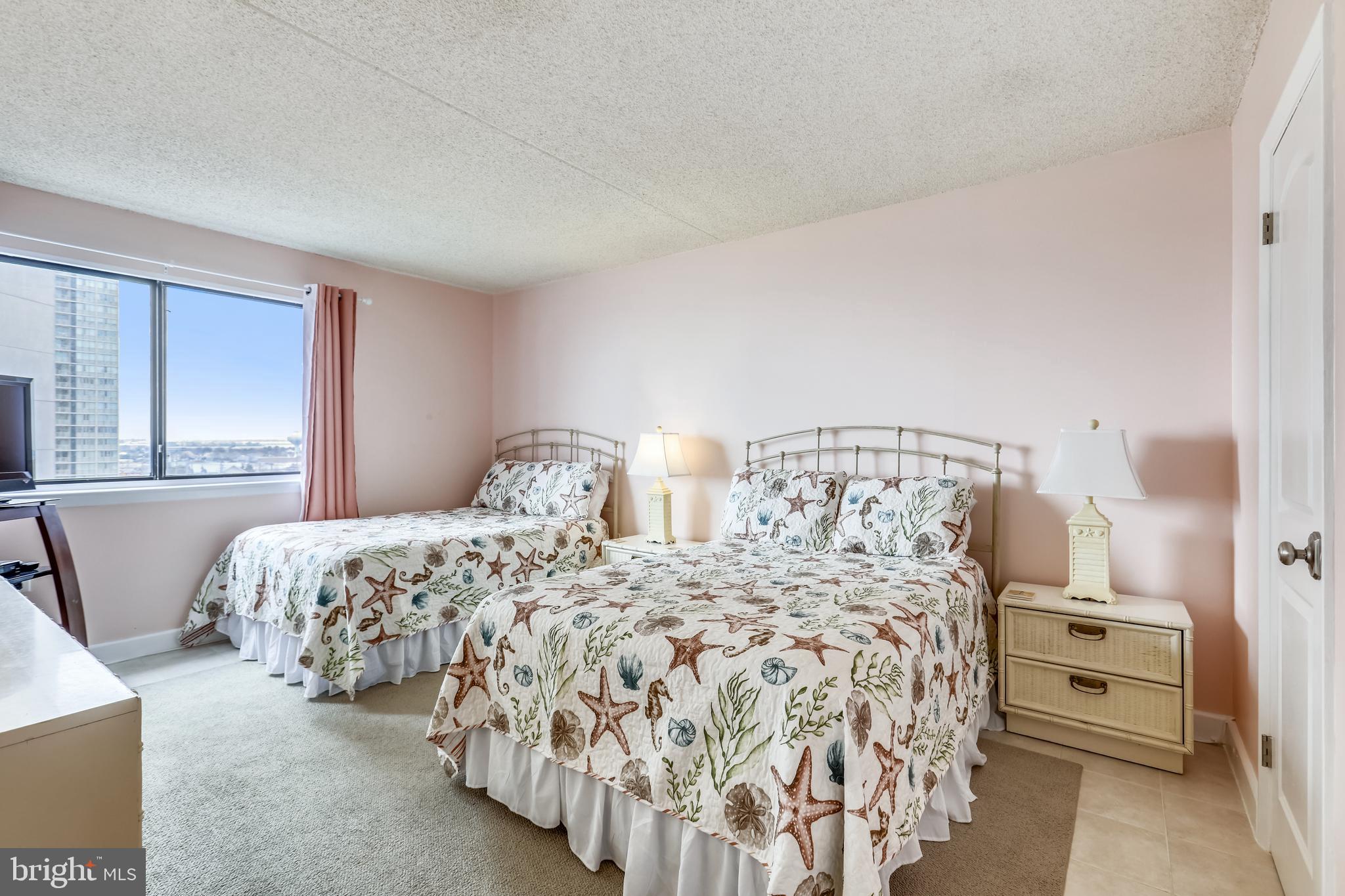 "WILD WAVE" - Residential