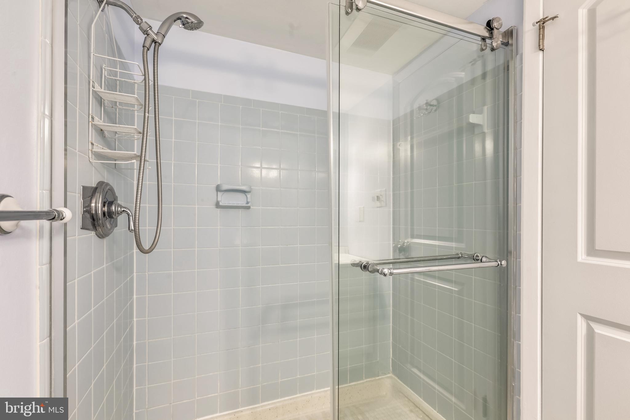 "WILD WAVE" - Residential