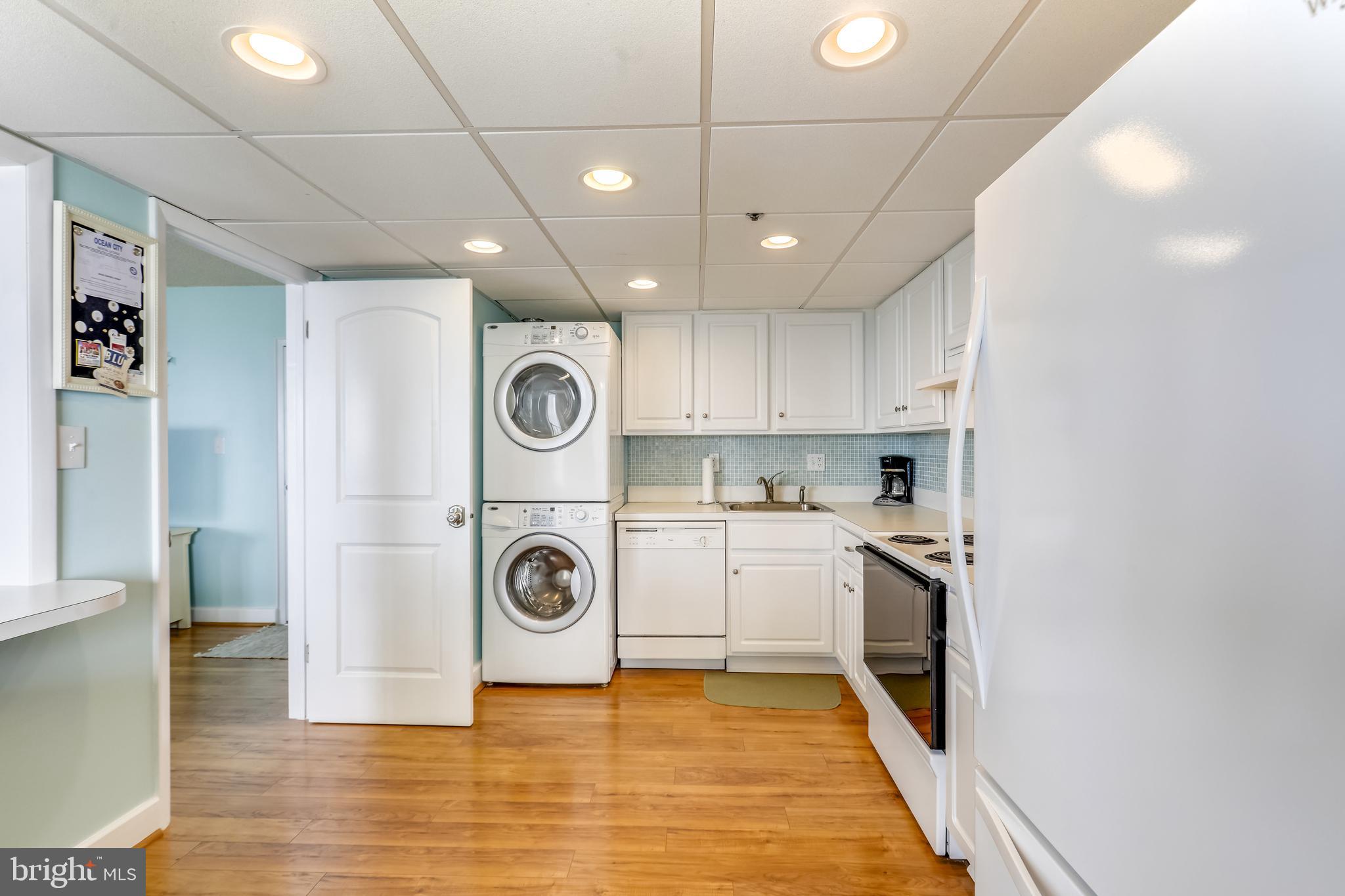 "WILD WAVE" - Residential