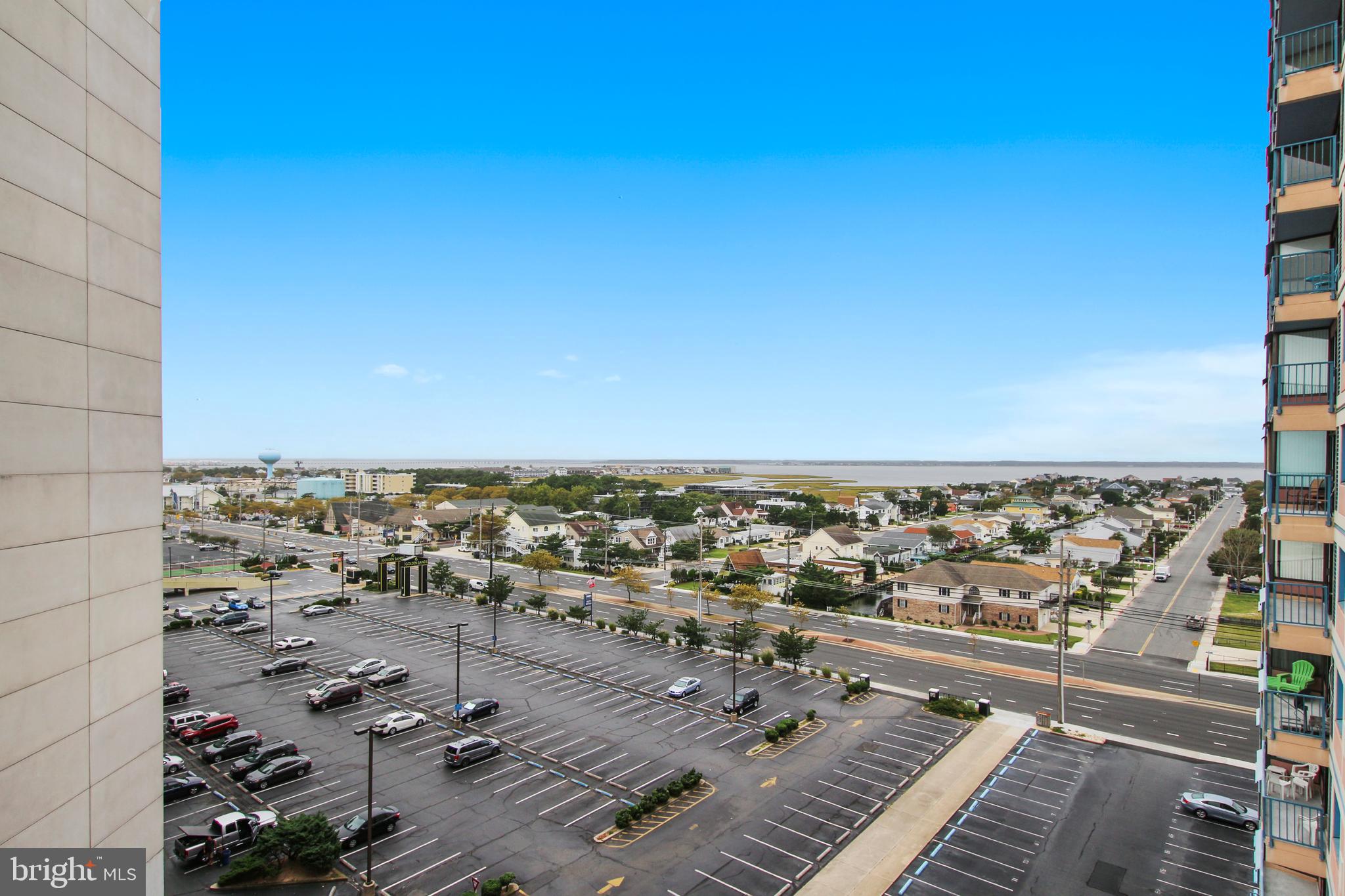 "WILD WAVE" - Residential