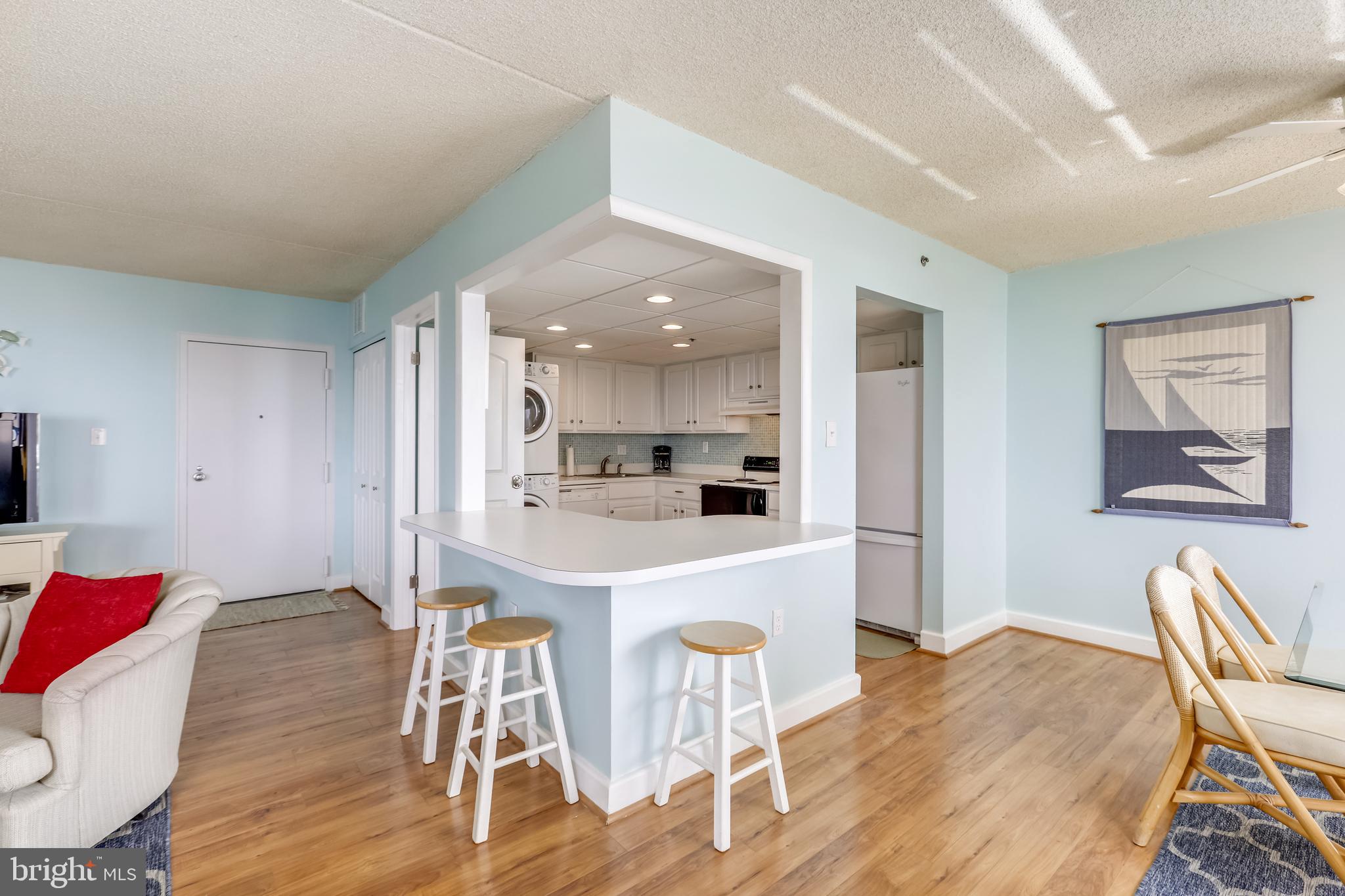 "WILD WAVE" - Residential