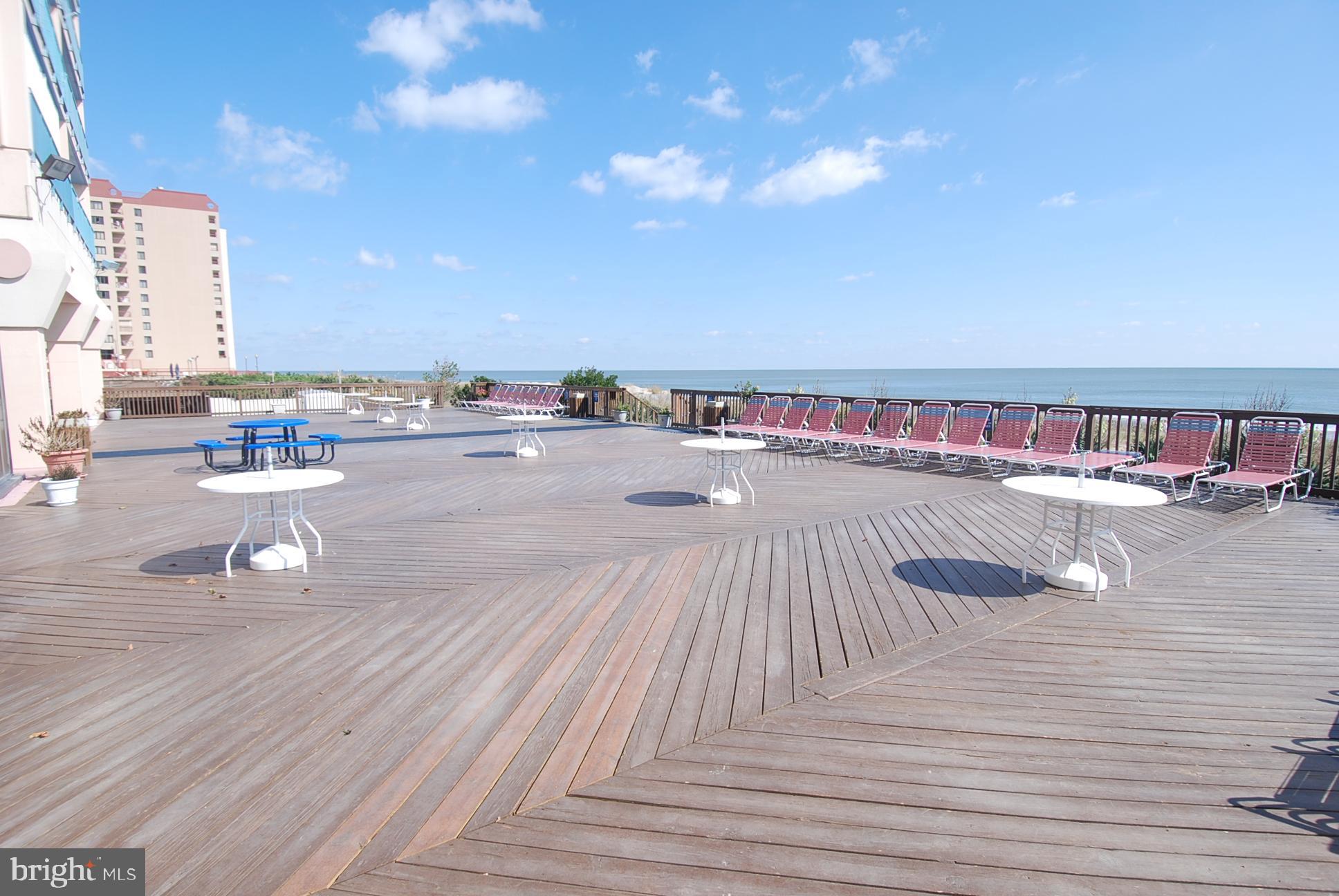 "WILD WAVE" - Residential