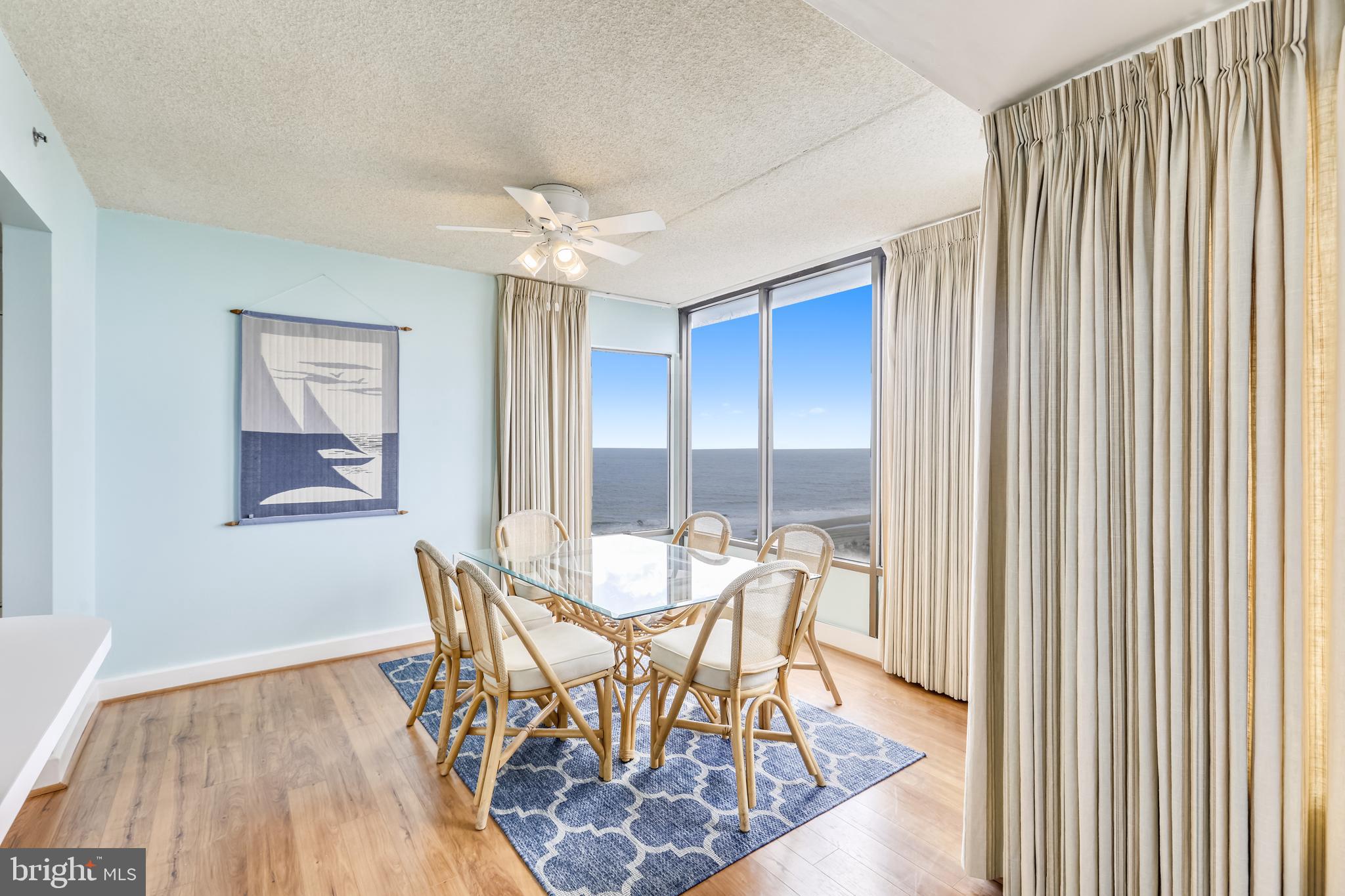 "WILD WAVE" - Residential