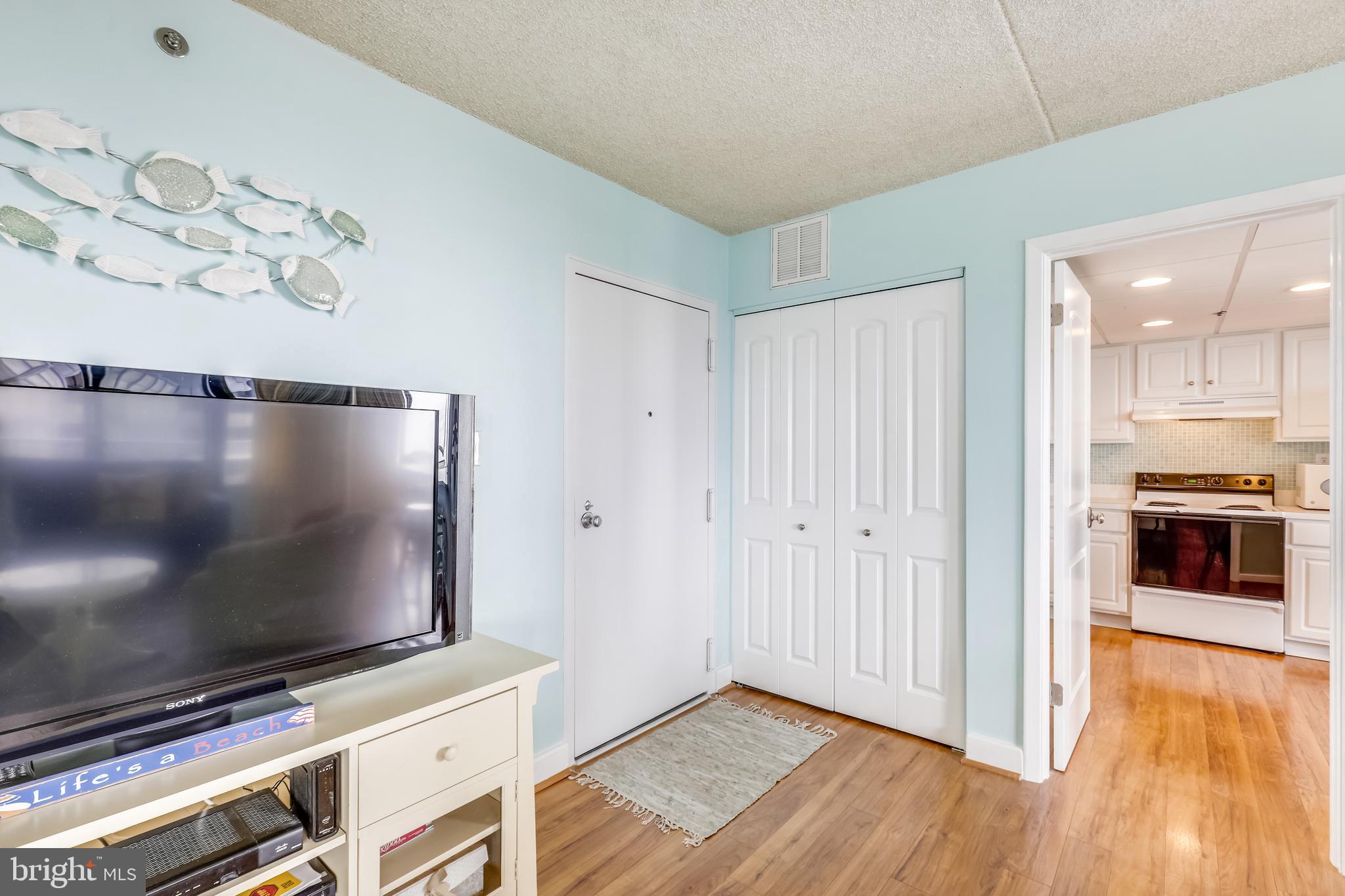 "WILD WAVE" - Residential