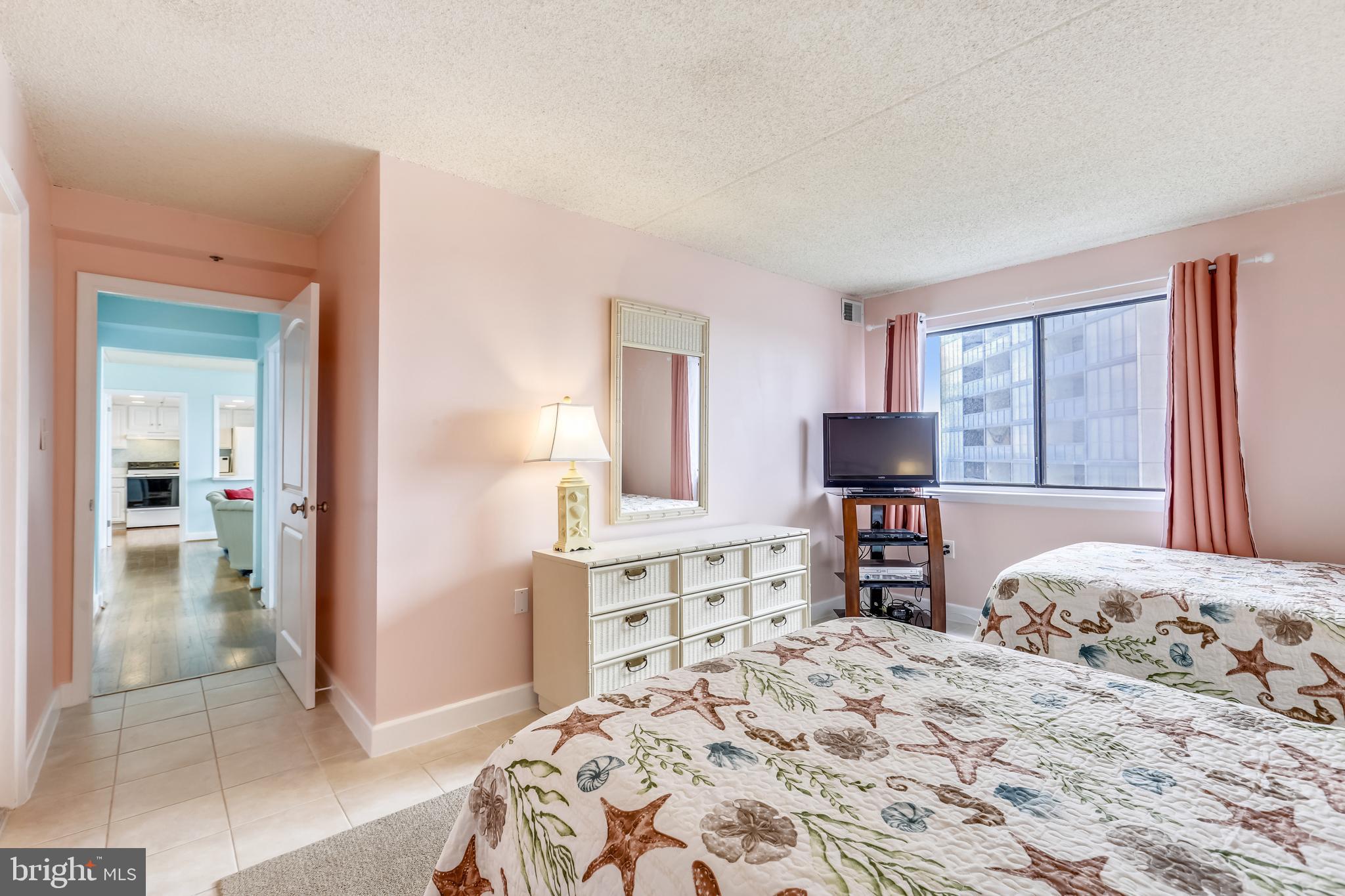 "WILD WAVE" - Residential