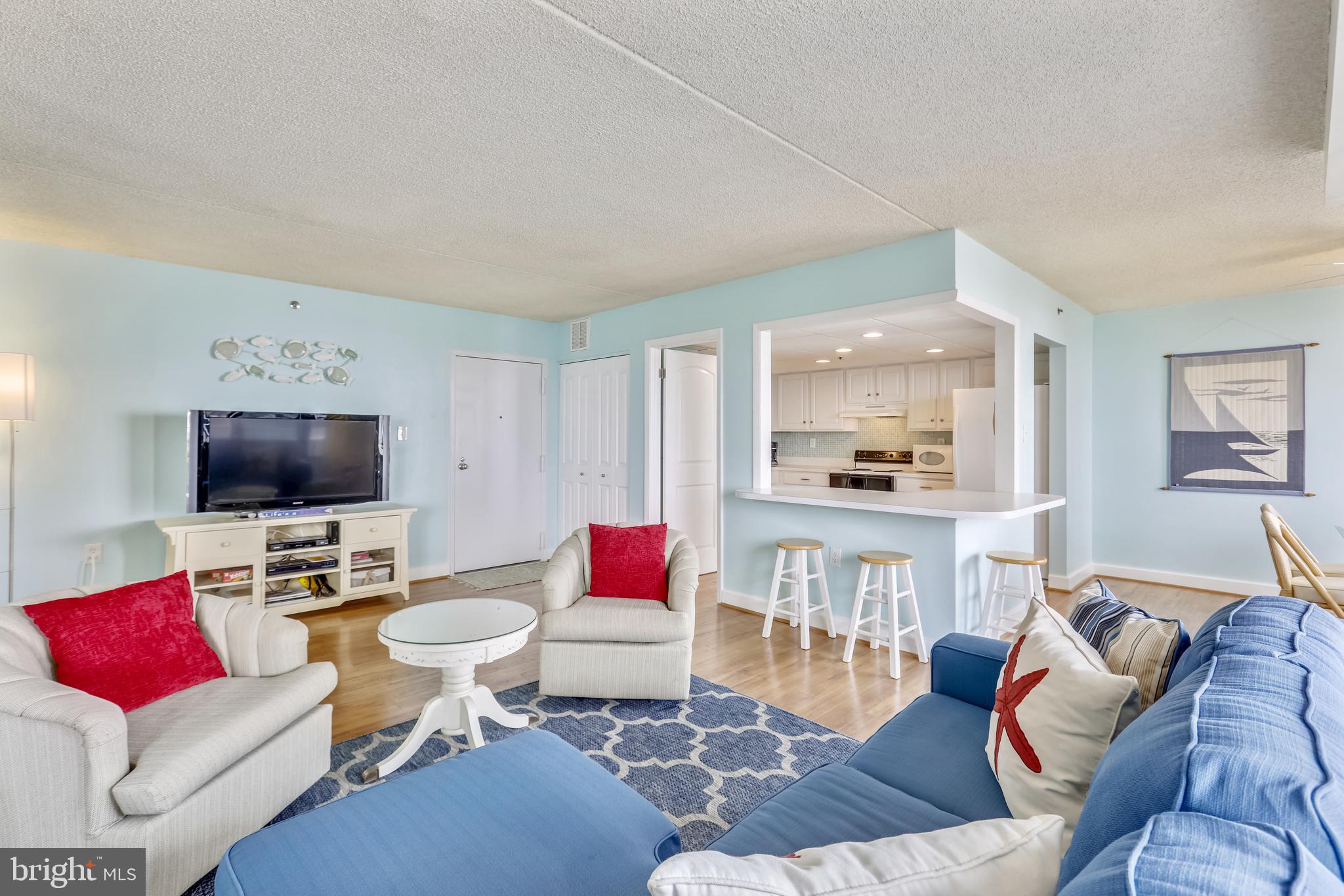 "WILD WAVE" - Residential