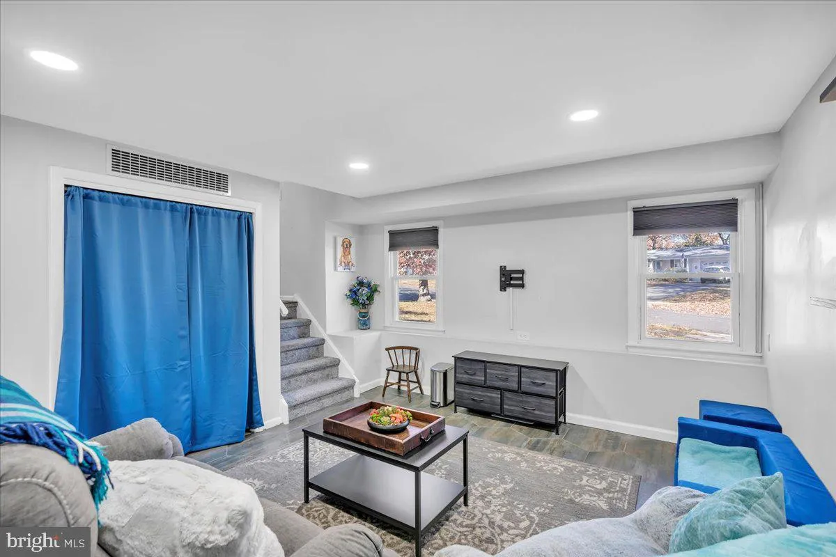 Turnersville, New Jersey 08012, United States, 4 Bedrooms Bedrooms, ,3 BathroomsBathrooms,Residential,Active,244539