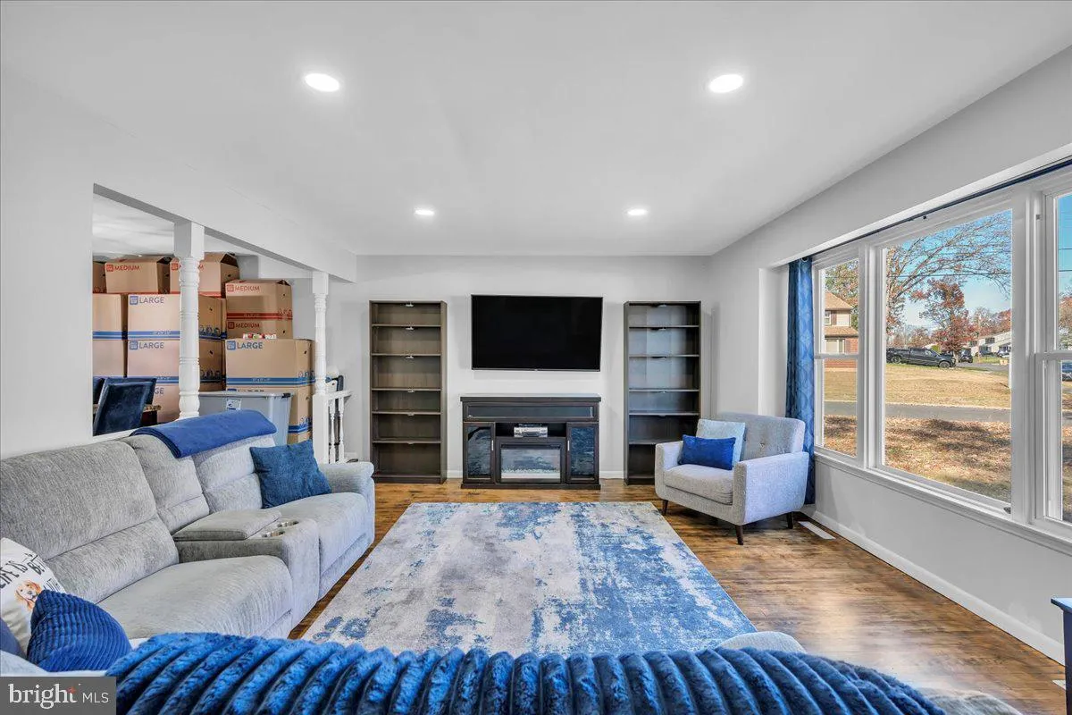 Turnersville, New Jersey 08012, United States, 4 Bedrooms Bedrooms, ,3 BathroomsBathrooms,Residential,Active,244539