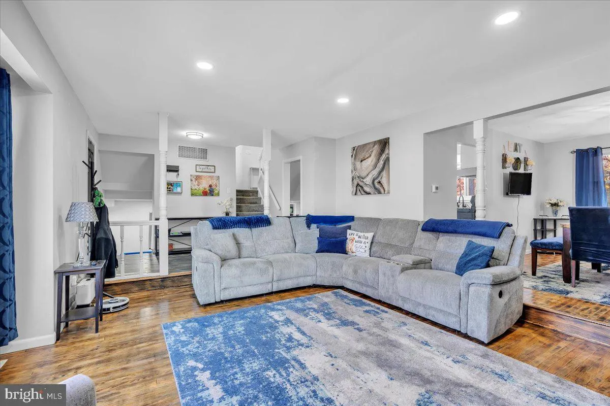 Turnersville, New Jersey 08012, United States, 4 Bedrooms Bedrooms, ,3 BathroomsBathrooms,Residential,Active,244539