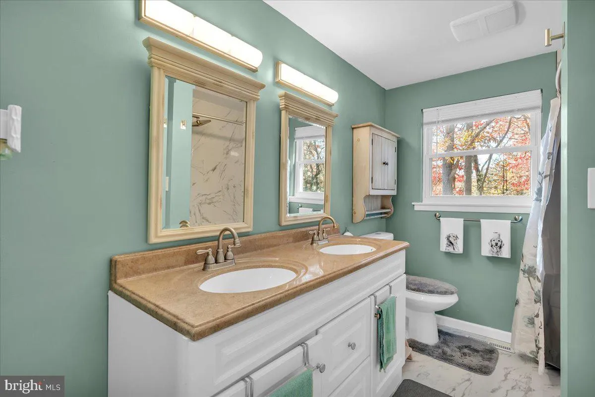 Turnersville, New Jersey 08012, United States, 4 Bedrooms Bedrooms, ,3 BathroomsBathrooms,Residential,Active,244539