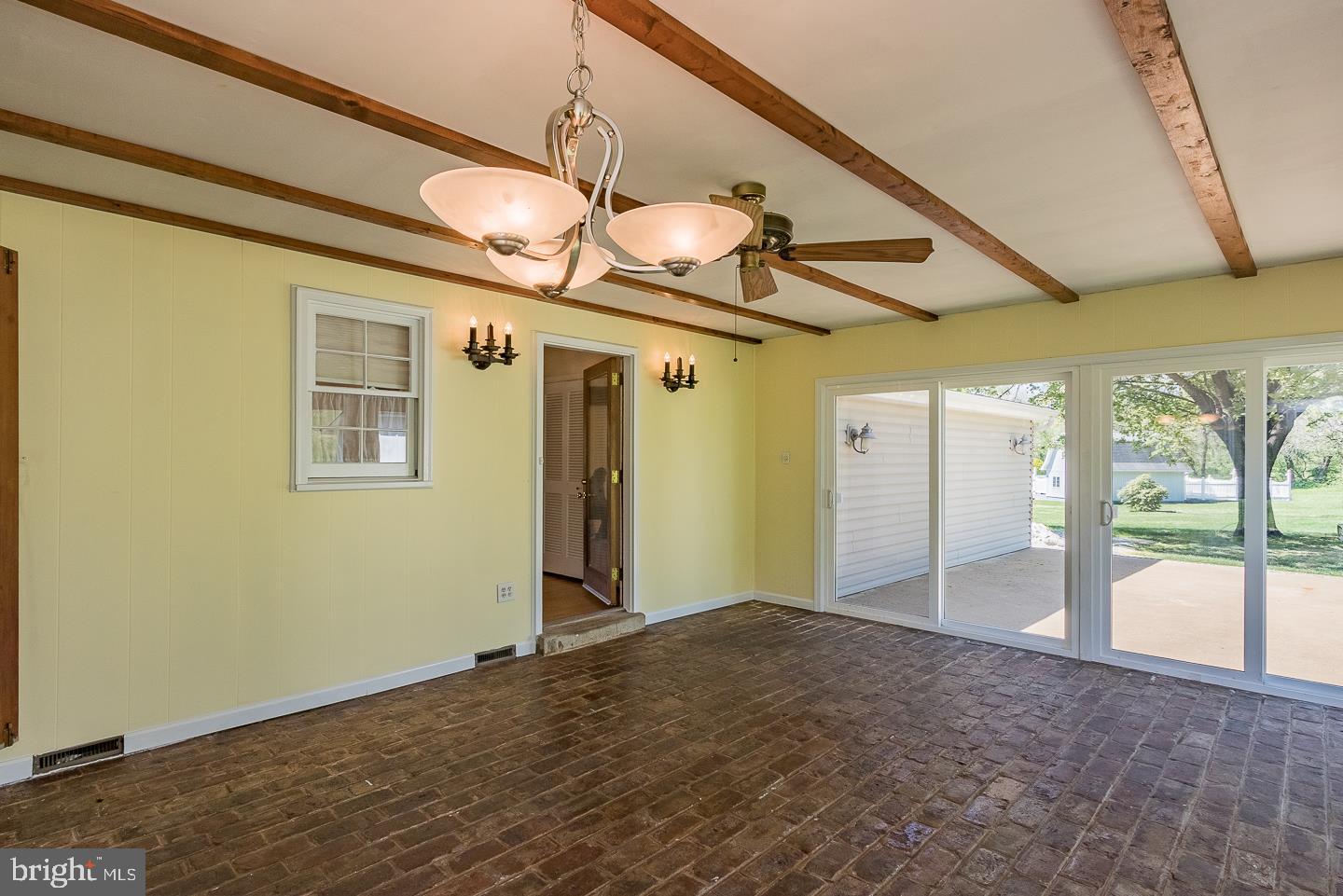 CAMBRIDGE DOWNS - Residential