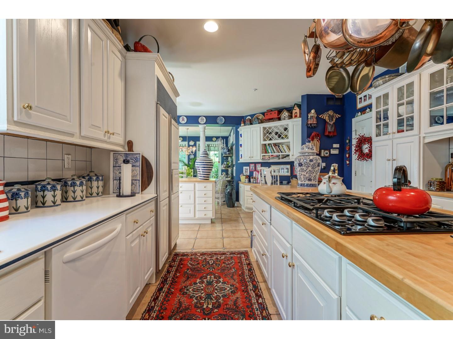 COUNTRY CLUB ESTS - Residential