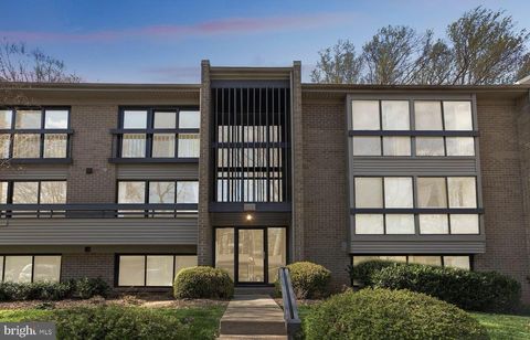 Photo of 2116 Green Watch Way #200D, RESTON, VA 20191 (MLS # VAFX2300658)