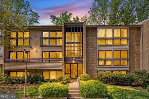 Photo of 2116 Green Watch Way #200D, RESTON, VA 20191 (MLS # VAFX2300658)