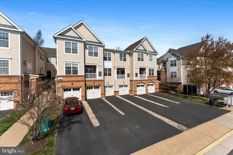 43840 Hickory Corner Terrace Unit 112, Ashburn, VA MLS: VALO2090122