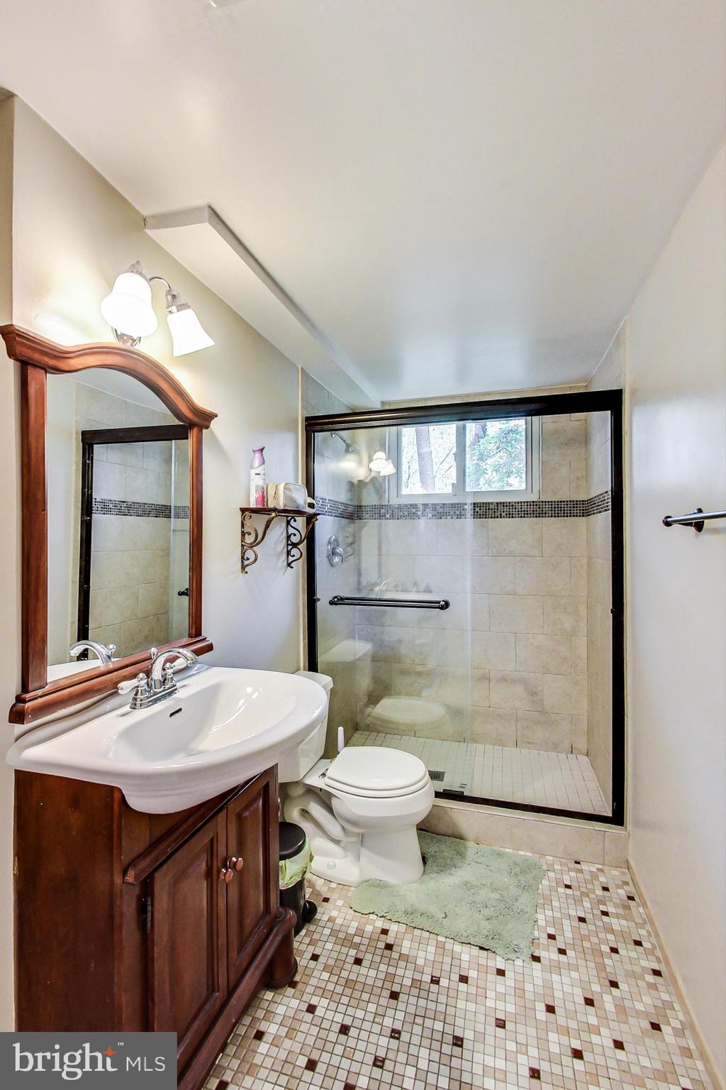 ASPEN HILL PARK - Residential Lease