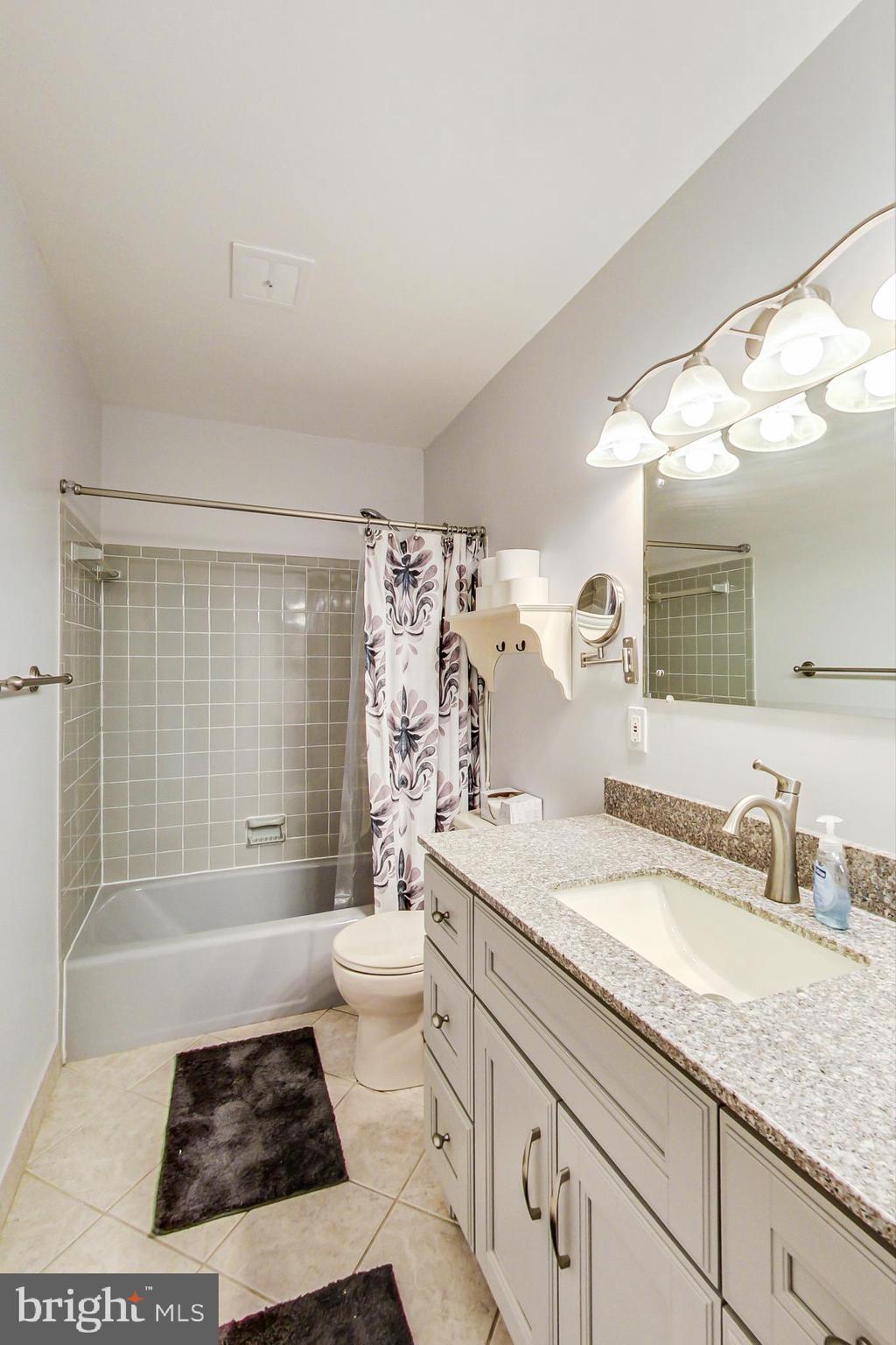 ASPEN HILL PARK - Residential Lease