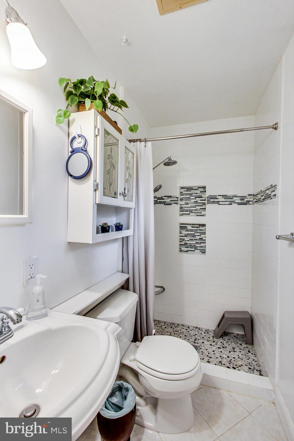 ASPEN HILL PARK - Residential Lease